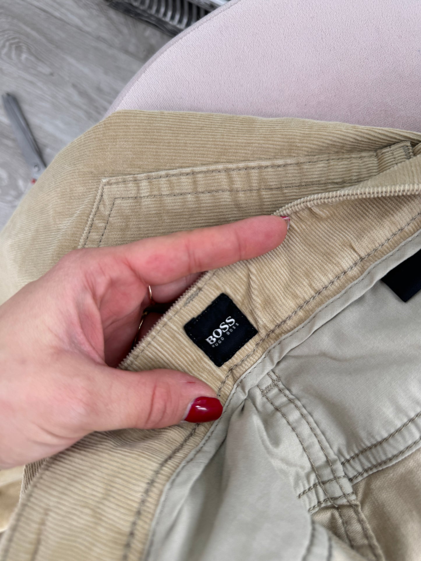 Pantaloni camel Hugo Boss din catifea raiata tall