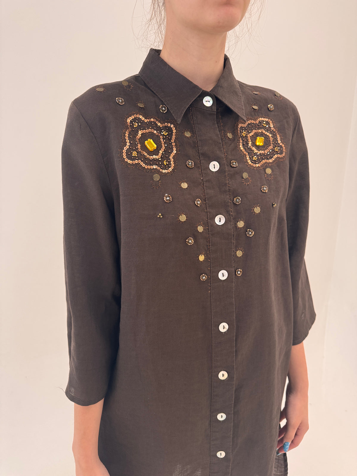 Rochie tip cămașă din in premium chocolate brown cu broderie și aplicații