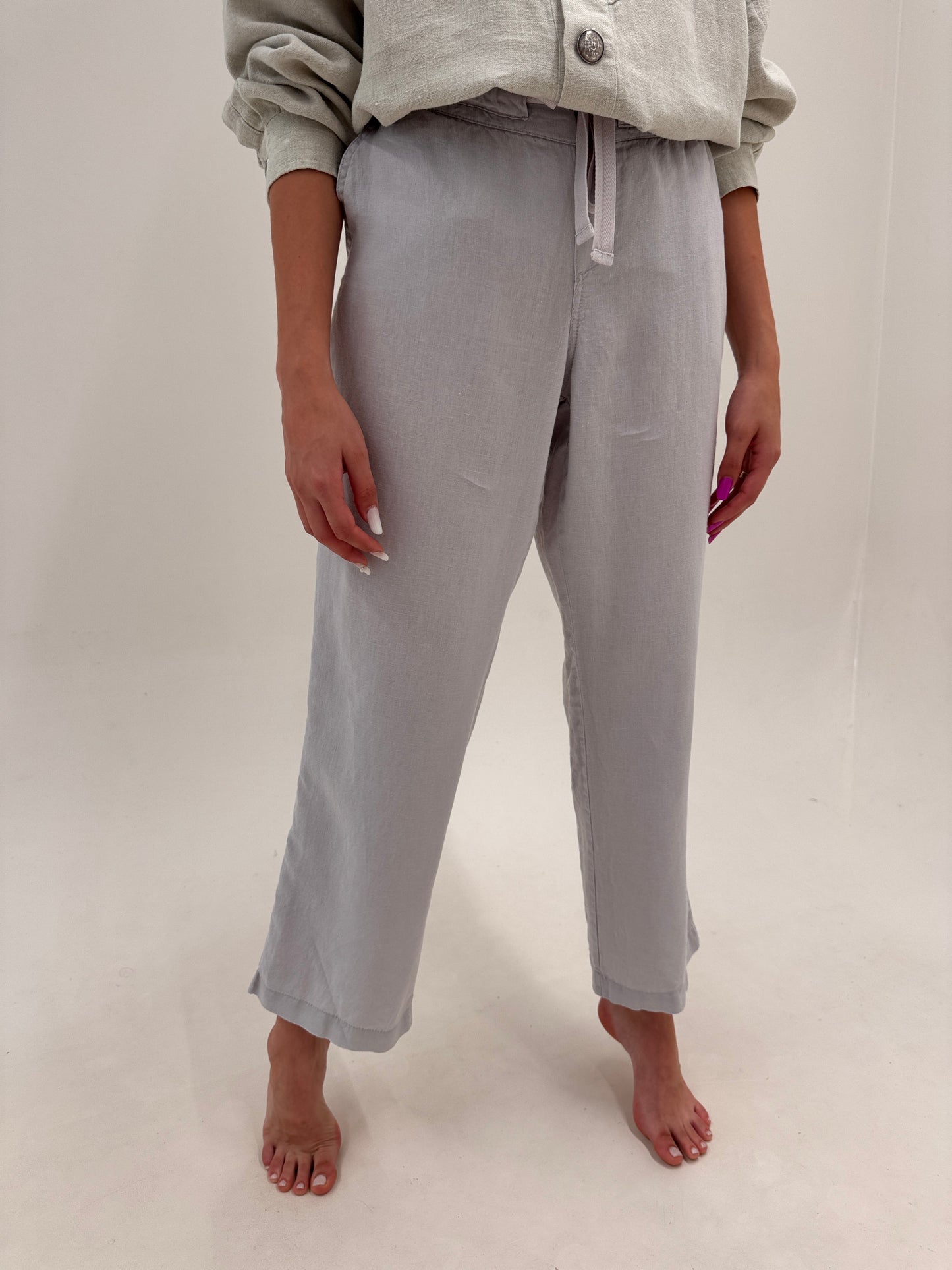 Pantaloni silver gray cu talie generoasă din in premium