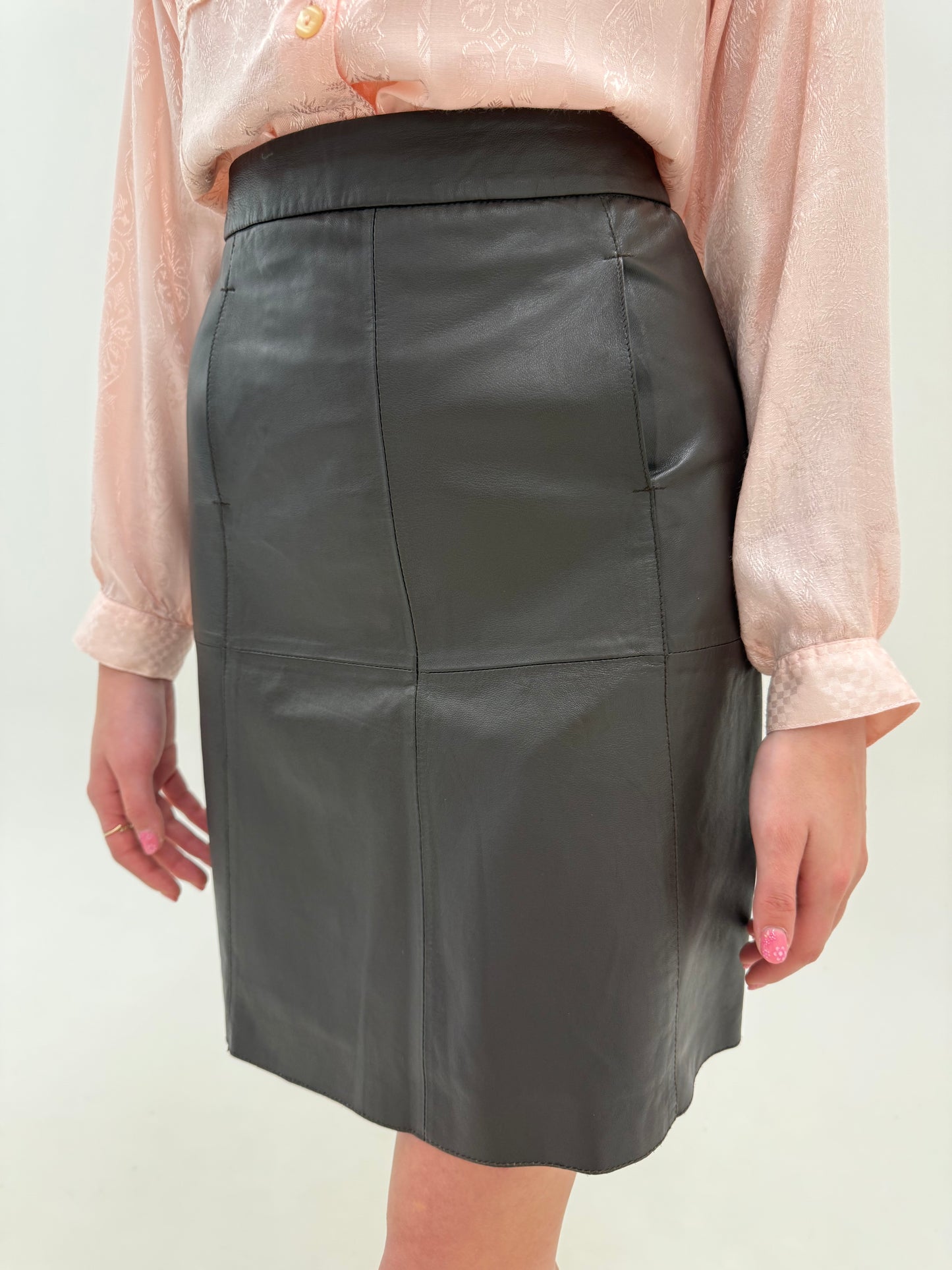 Fustă din piele naturală dark chocolate brown cu buzunare în croi ușor A-line