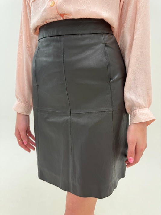 Fustă din piele naturală dark chocolate brown cu buzunare în croi ușor A-line