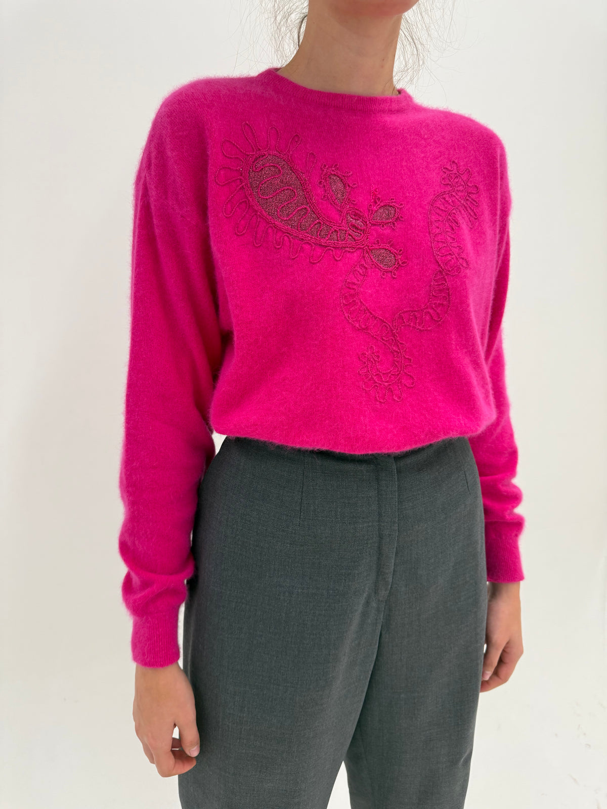 Pulover vintage fucsia italian cu broderie din lana extrafina și Angora