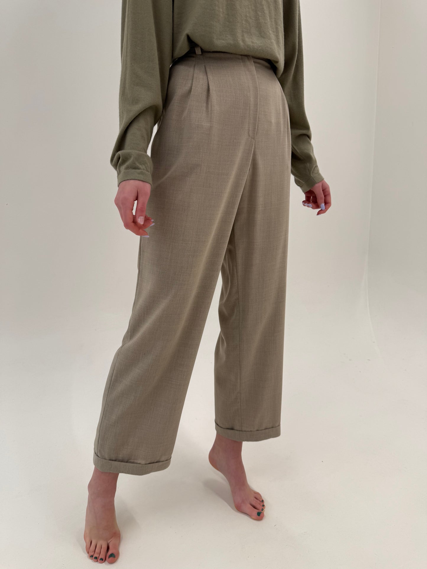 Pantaloni sand nude cu pense din stofita de primăvară de lana cu bumbac