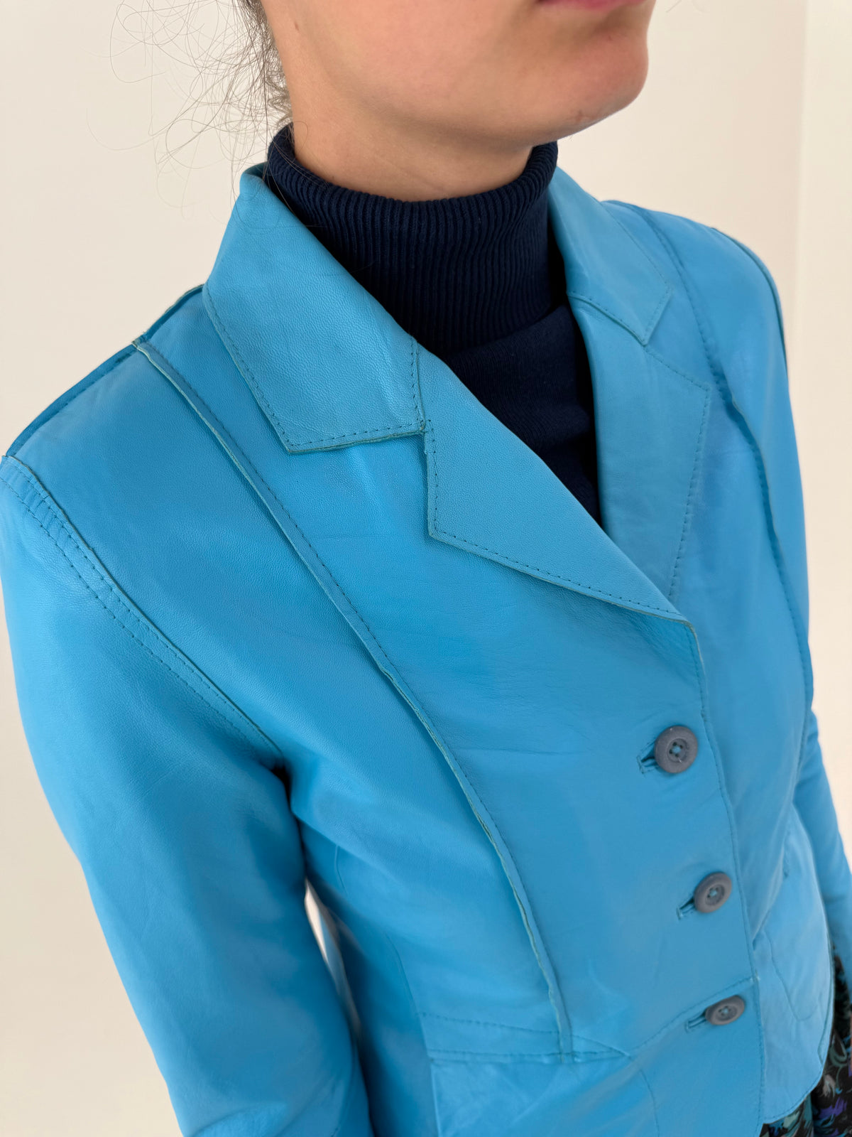Sacou cambrat aqua blue din piele naturală extrem de moale