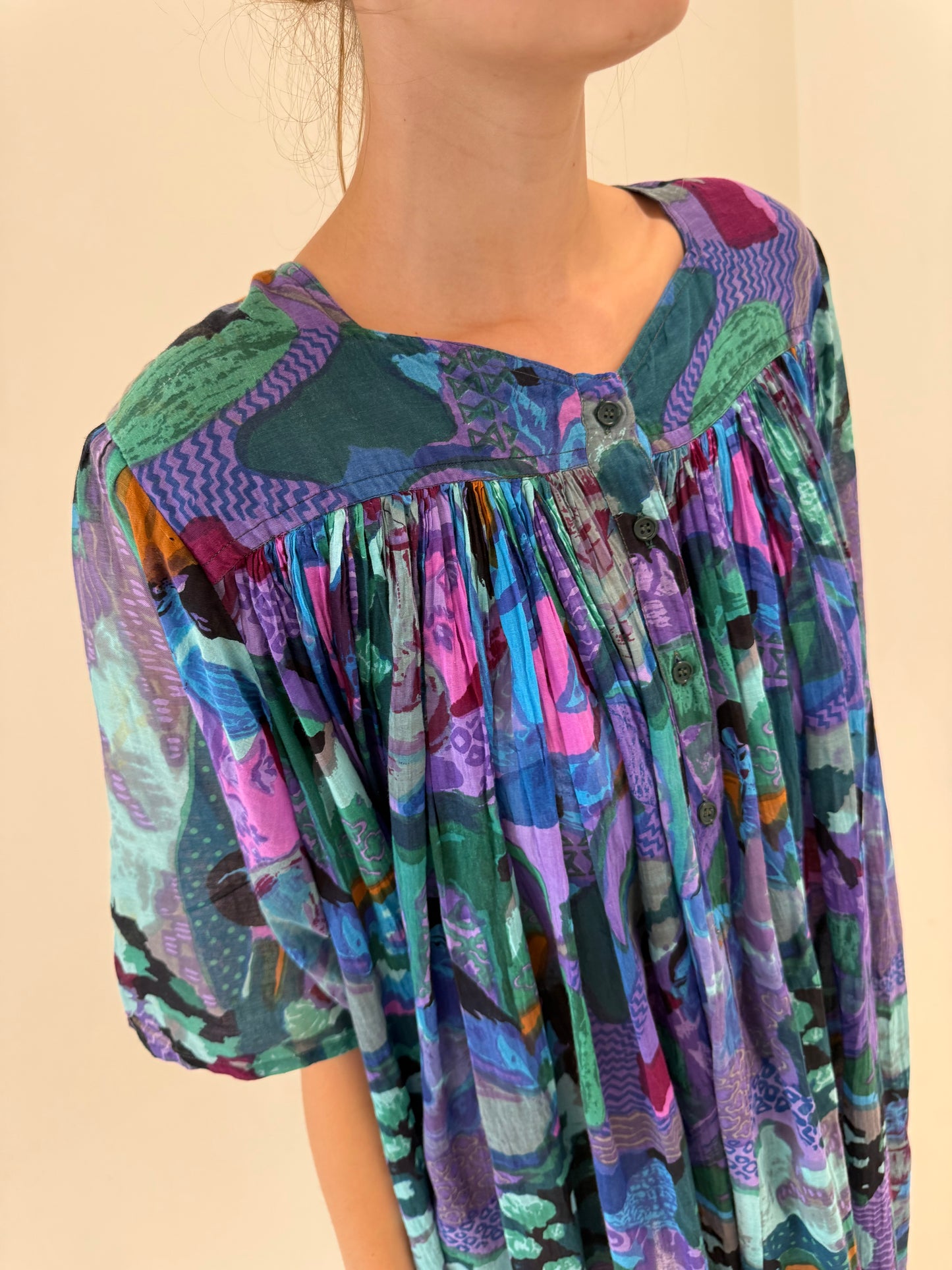Rochie amplă în culori superbe din pânză fină de bumbac