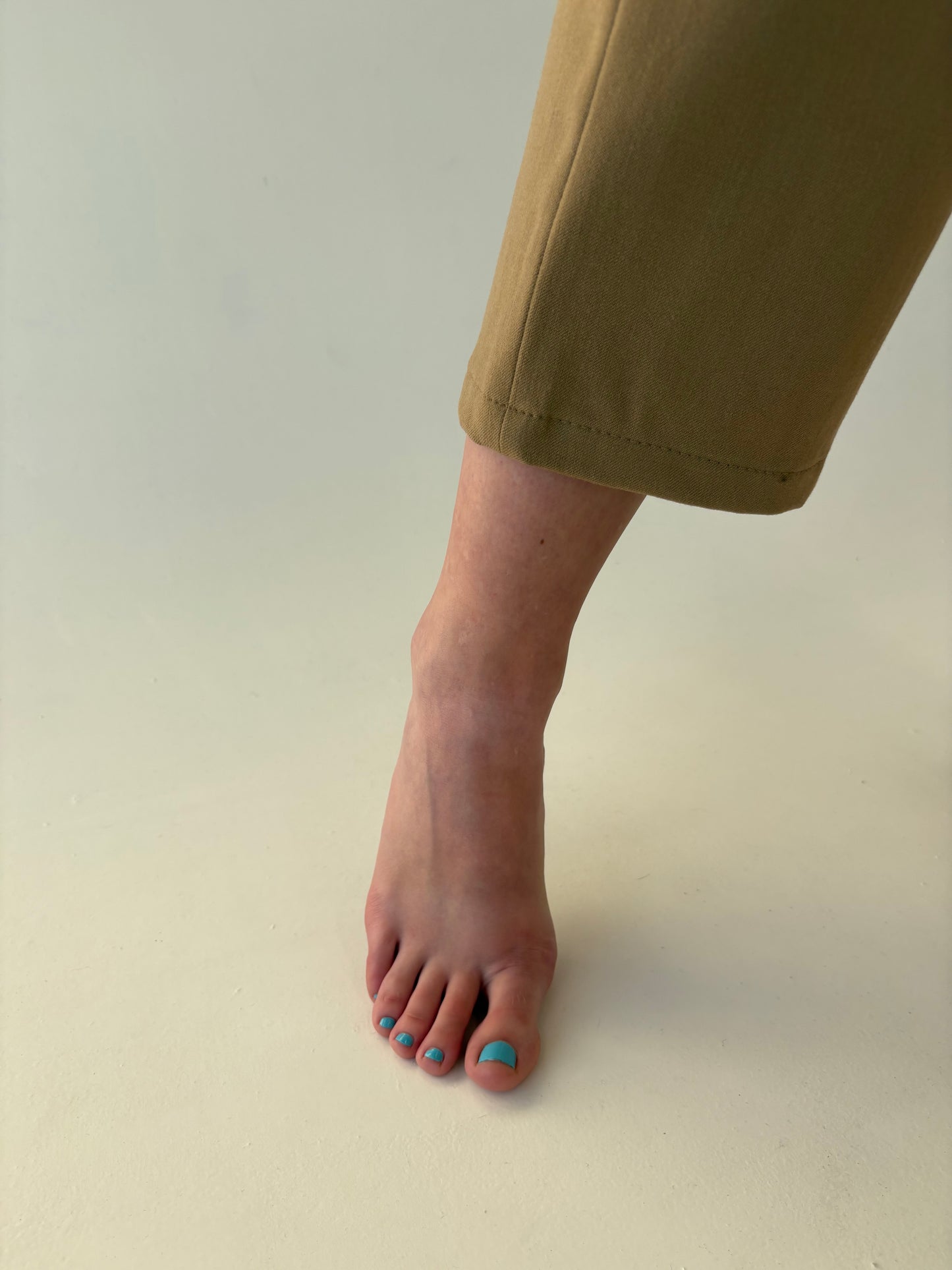 Pantaloni camel din stofă de lana extrafina confort ușor modelatoare