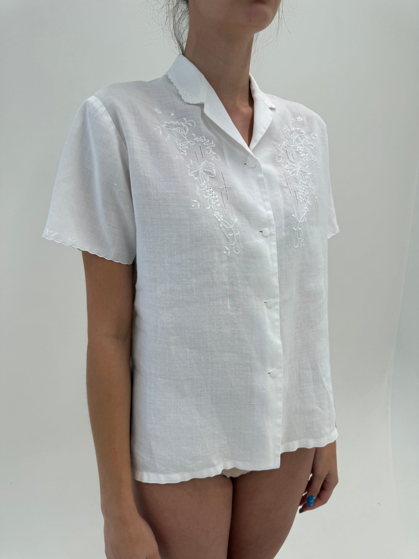 Cămașa bijuterie din in cu broderie manuală