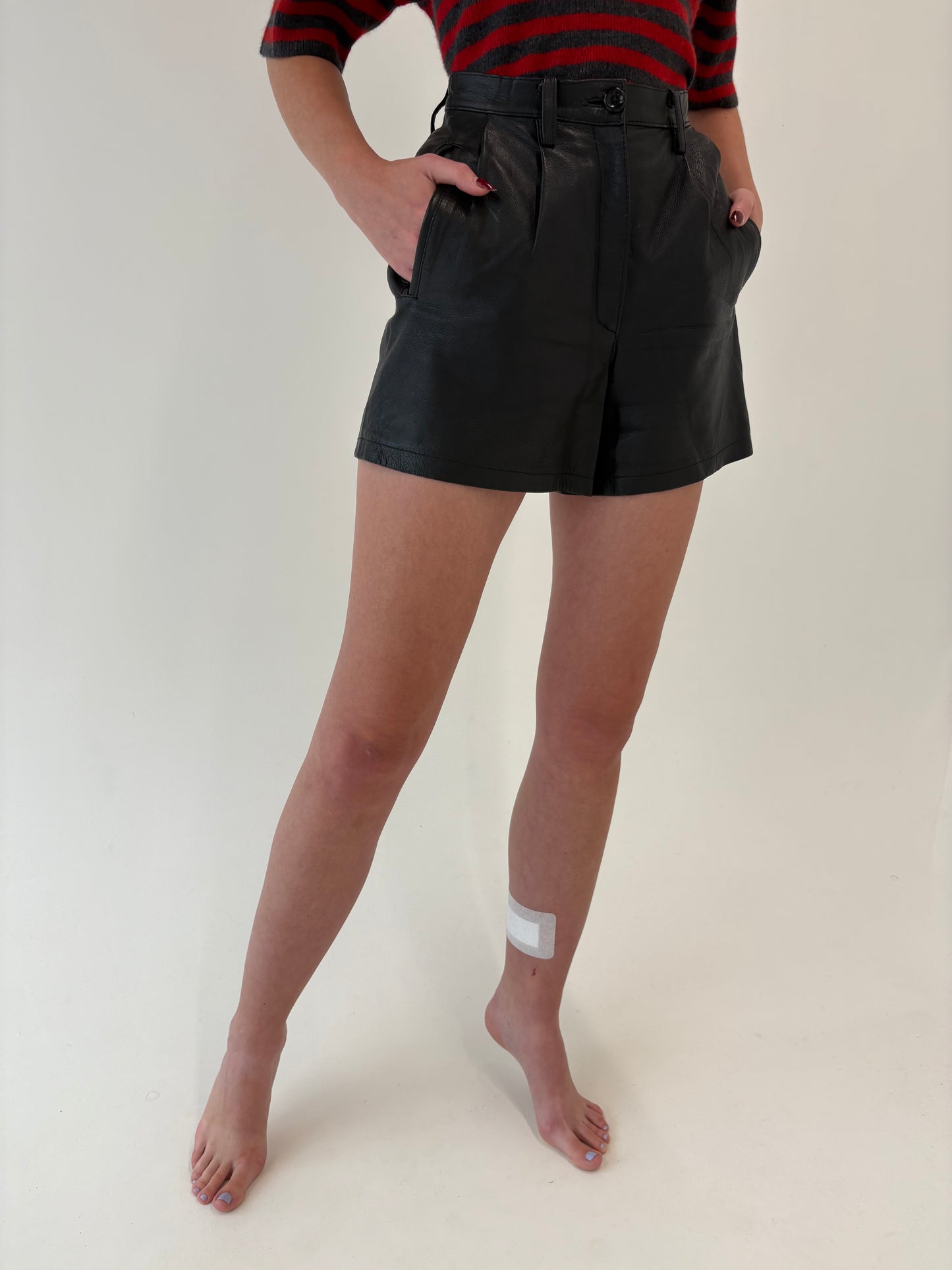 Pantaloni cu talie ultra înaltă din piele naturală cu pense