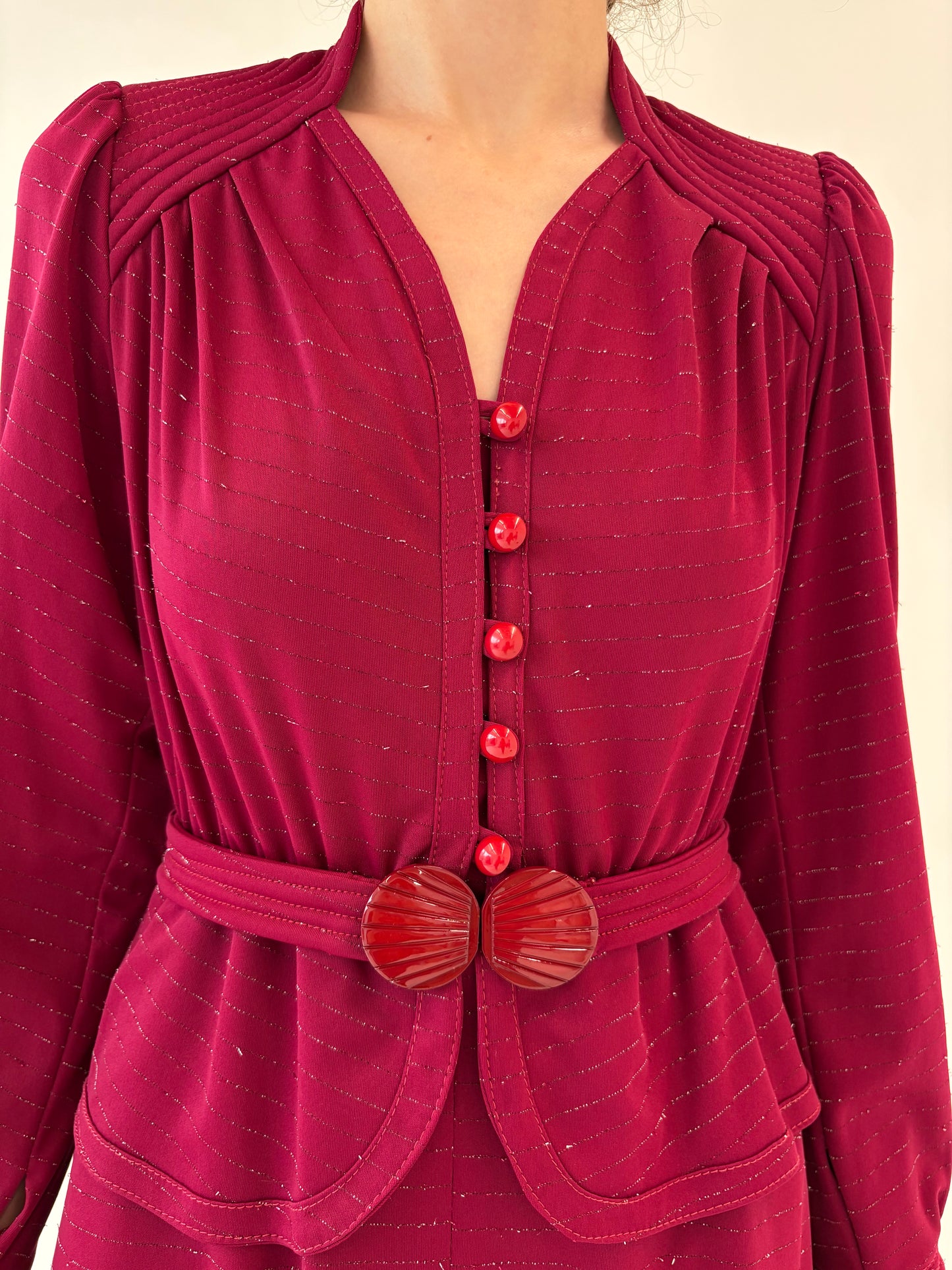 Rochie vintage magenta de la business la seara cu inserții fine aurii