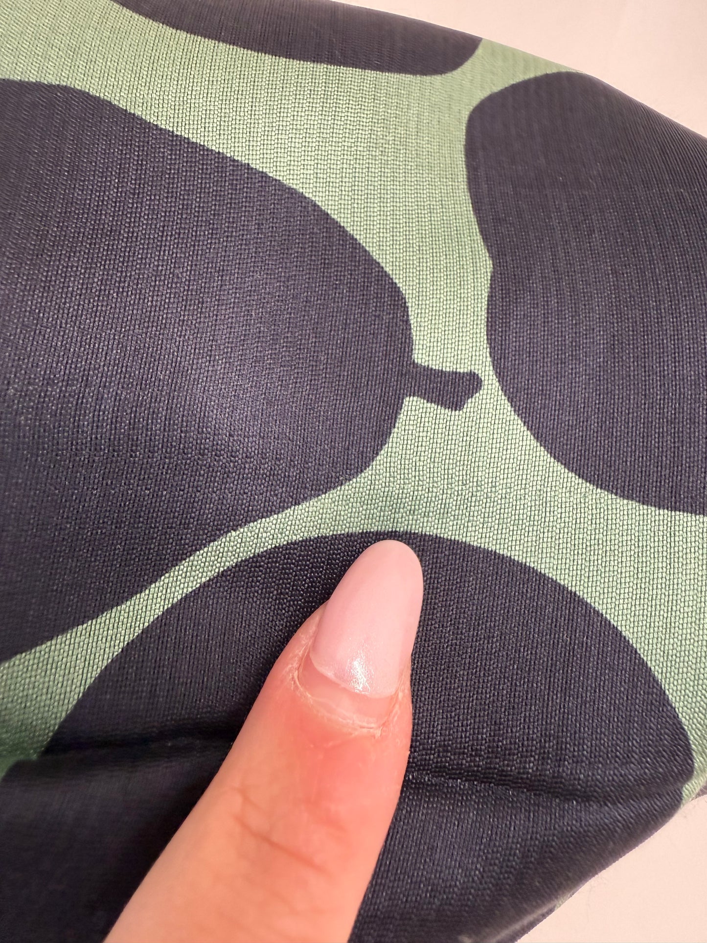 Fustă Juicy Couture din twill ușor structurat de mătase naturală