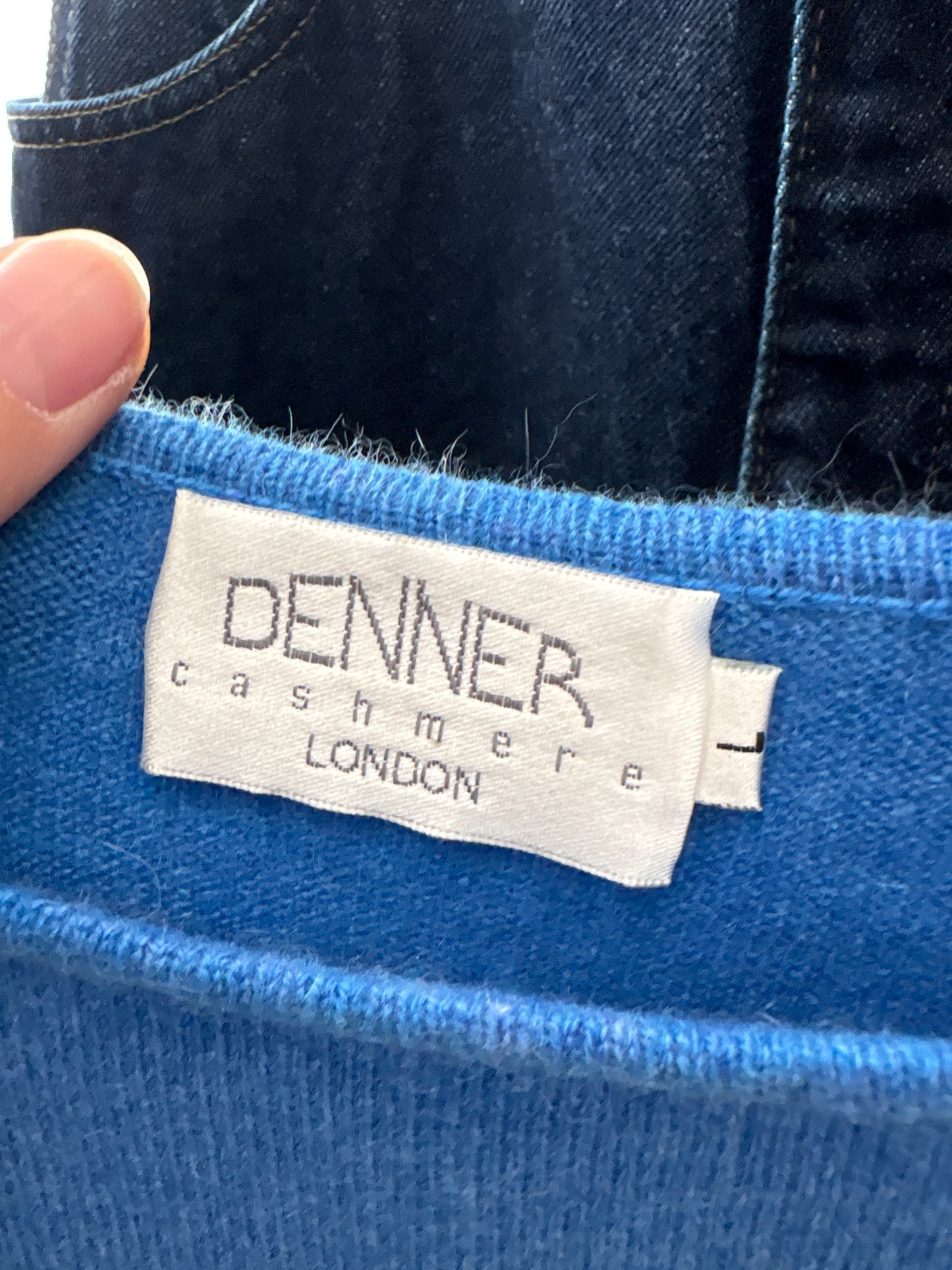 Top albastru ciel din cașmir