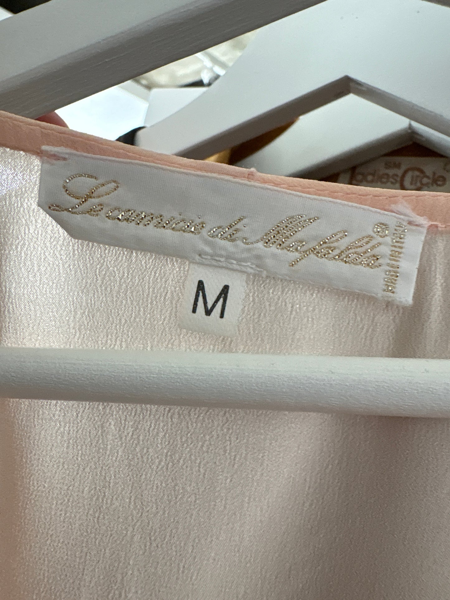 Top powder pink ușor cambrat cu broderie din mătase naturală