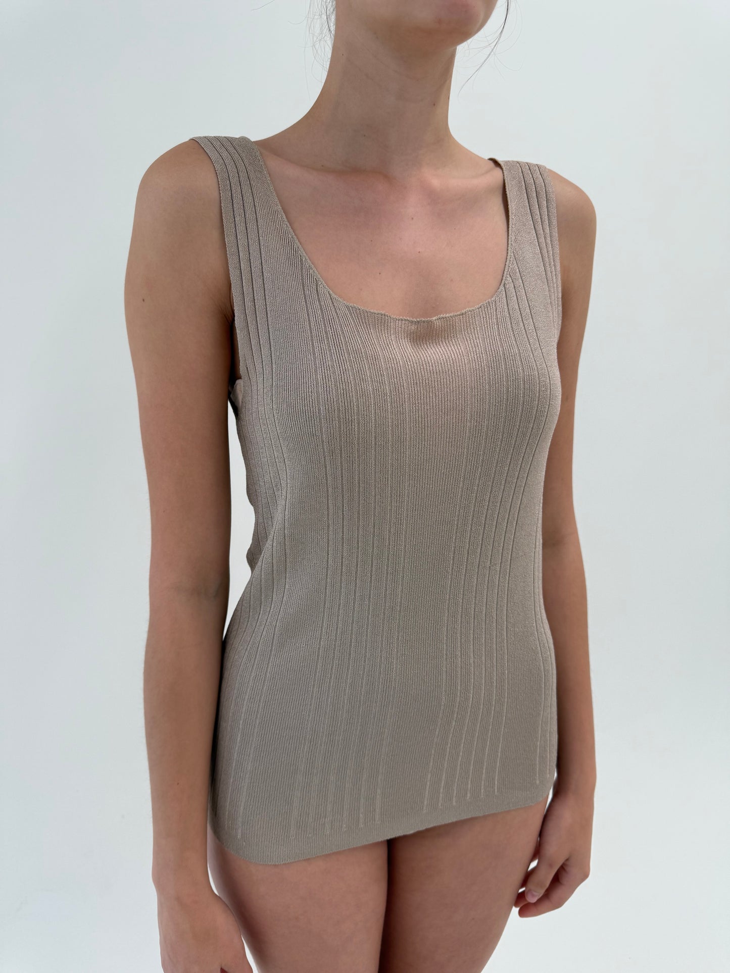 Top sand nude din jerse de vară