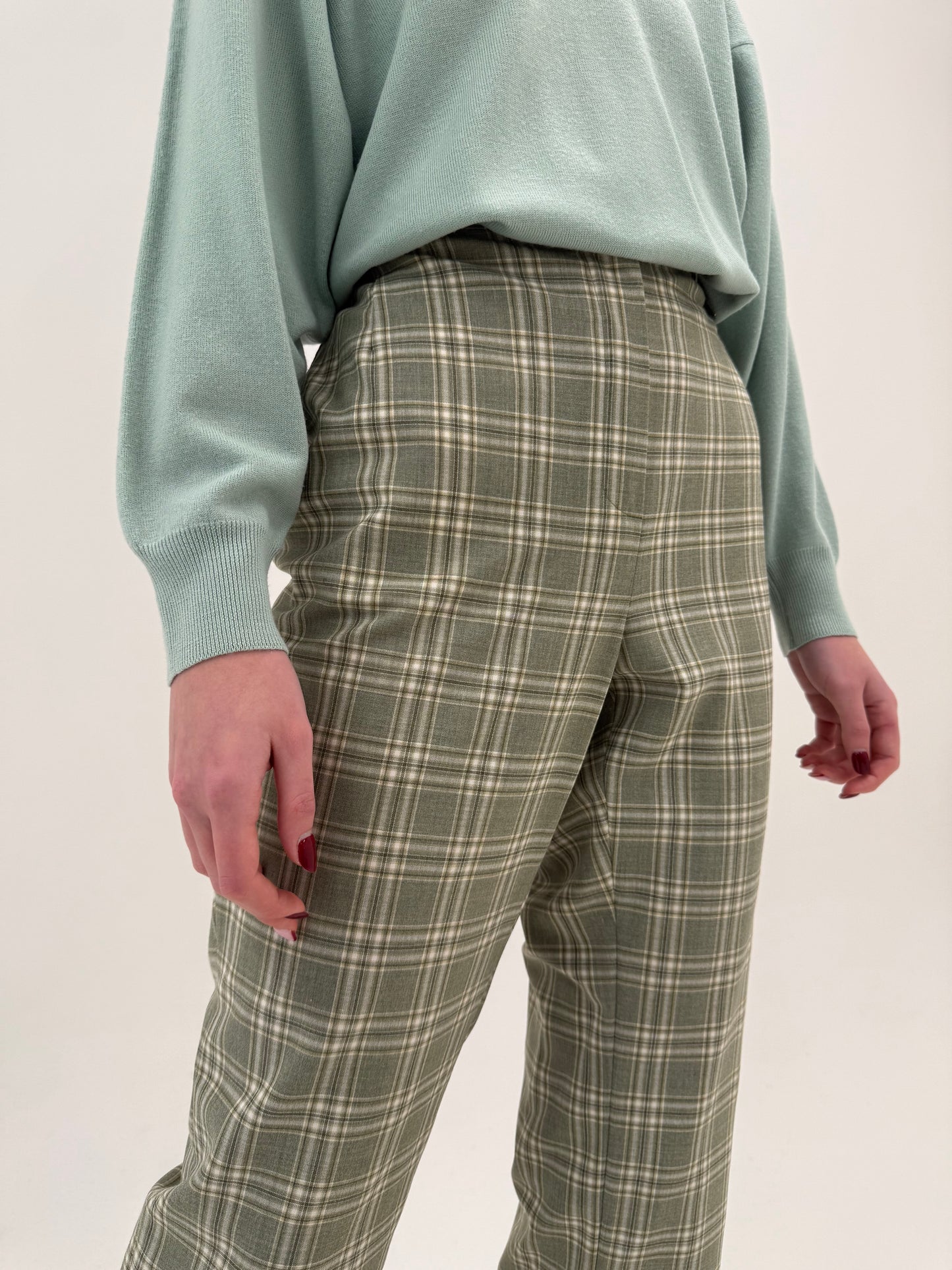 Pantaloni petite în carouri cu talie înaltă din lana extrafina confort