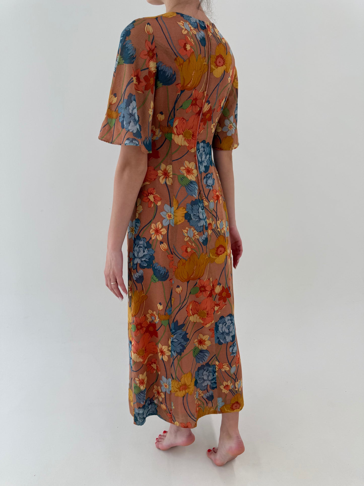 Rochia vintage maxi cu print floral superb și talie marcată
