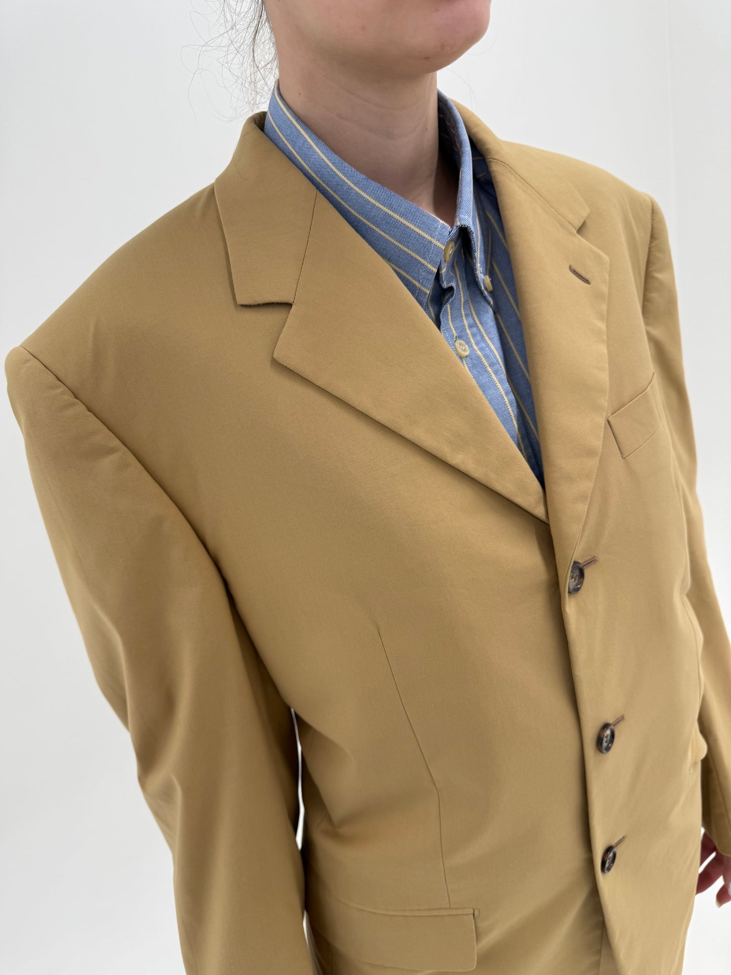 Costum tall camel Prada de vară în croi actual