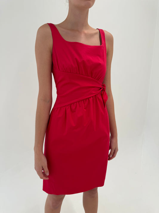 Rochie Moschino cu talie ultra marcată în croi asimetric și drapaj din poplin