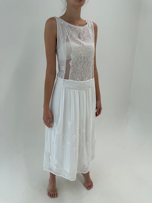 Rochie maxi cu broderie și aplicații manuale de inspirație de ani 20 Gatsby