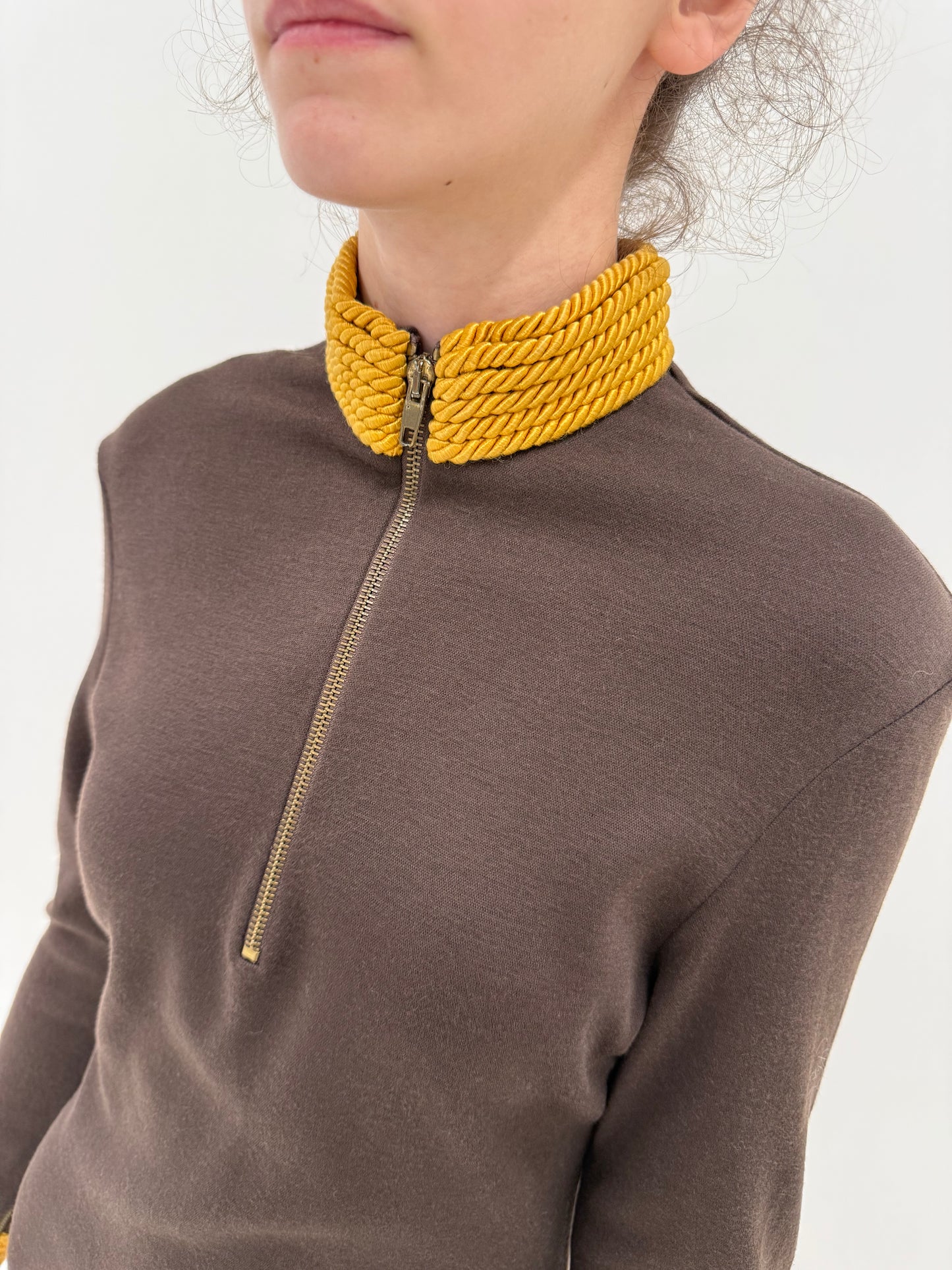 Rochie vintage Moschino anii 90 cu detalii army inspired foarte în trend