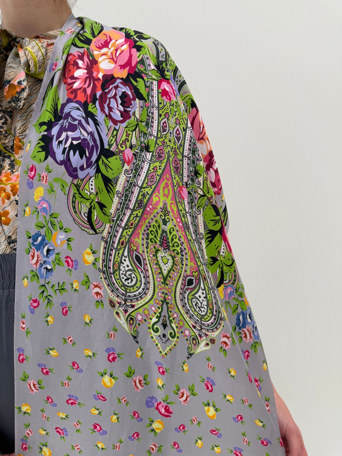 Eșarfă din mătase naturală cu print paisley superb