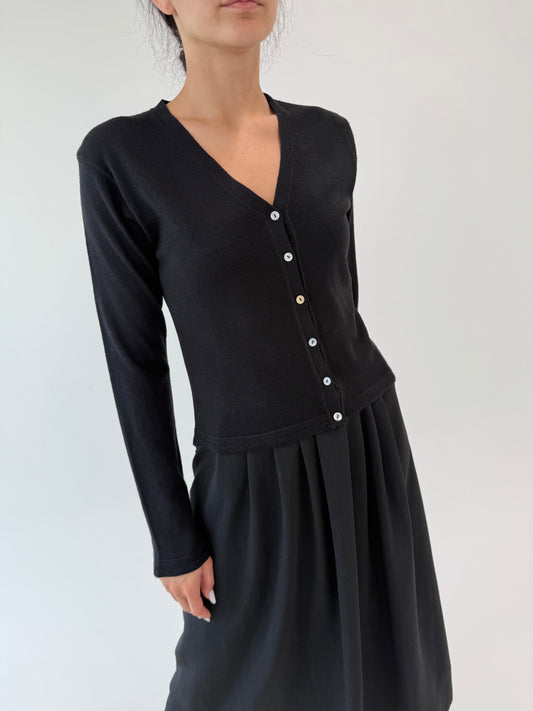 Cardigan negru ușor cambrat din mix de lana extrafina cu mâneci evazate