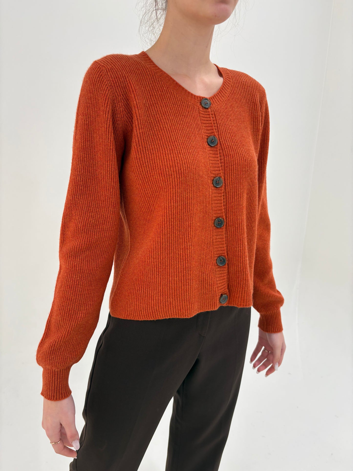 Cardigan rust orange din cașmir high end scoțian cu fir lung excepțional