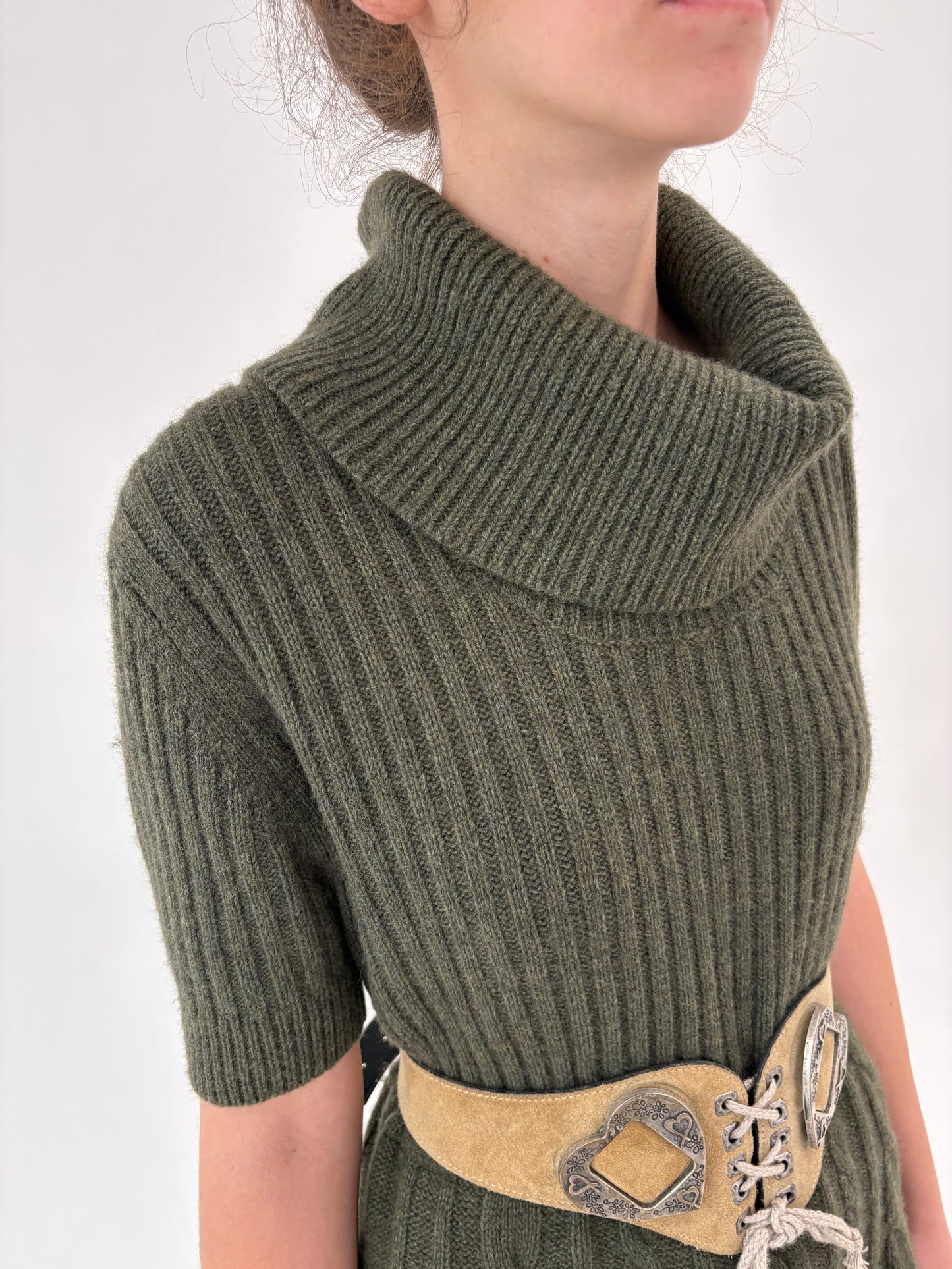 Rochie din jerse gros de lana extrafina ribbed forest green cu guler sal