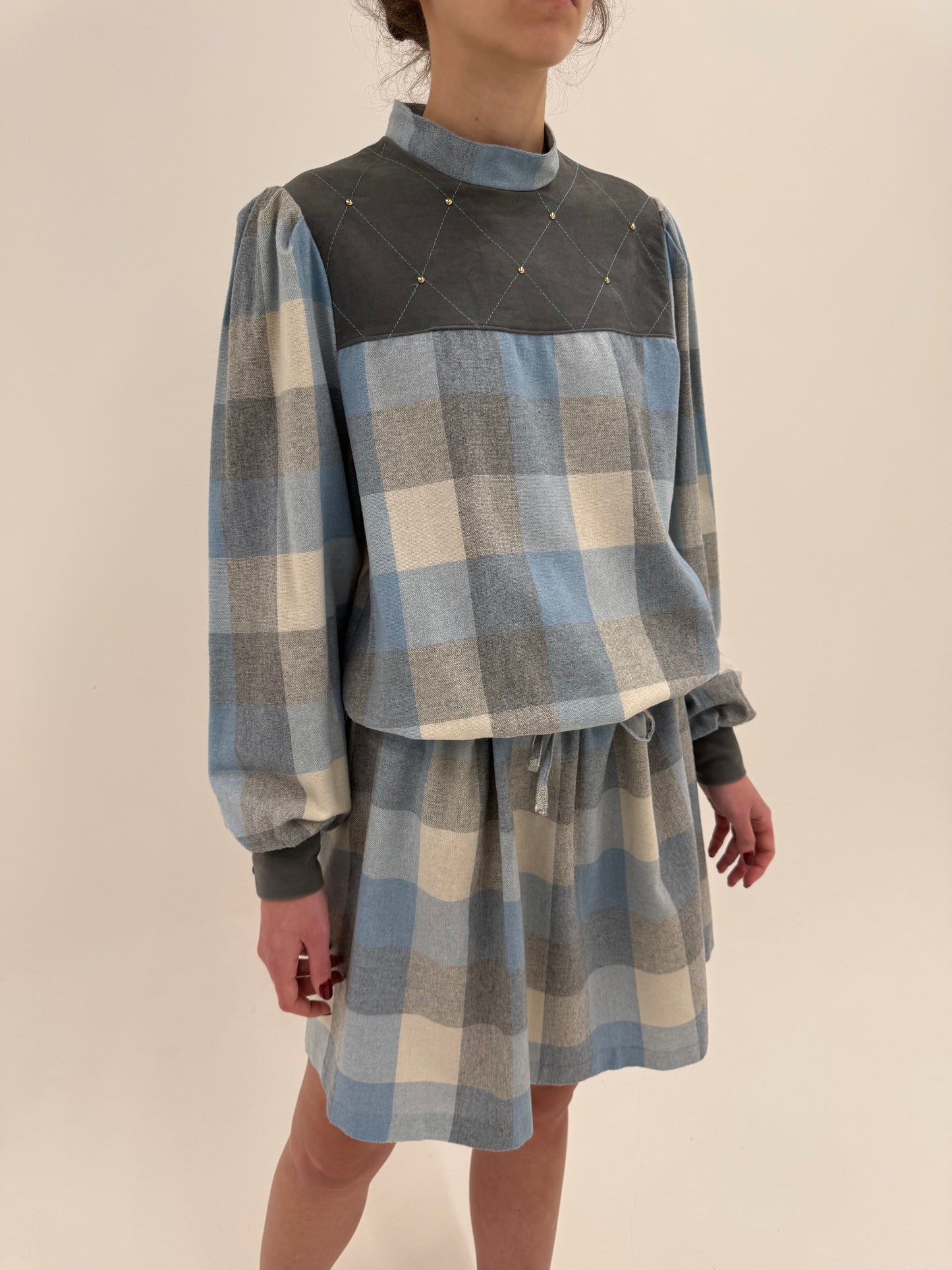 Rochie vintage cu talie reglabilă din stofă de lana extrafina în culori pudrate