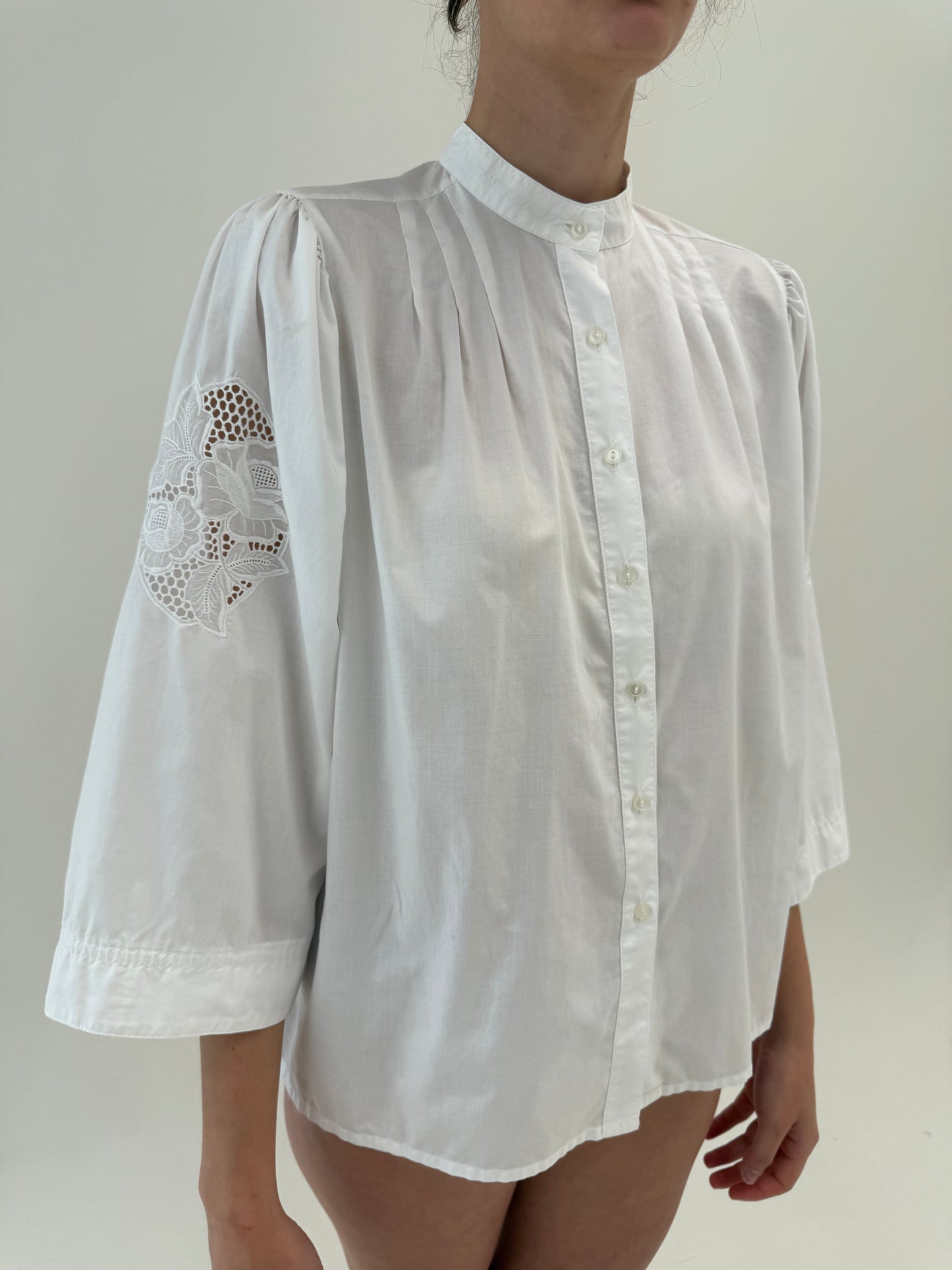 Cămașa vintage cu broderie anglaise și mâneci evazate 3/4