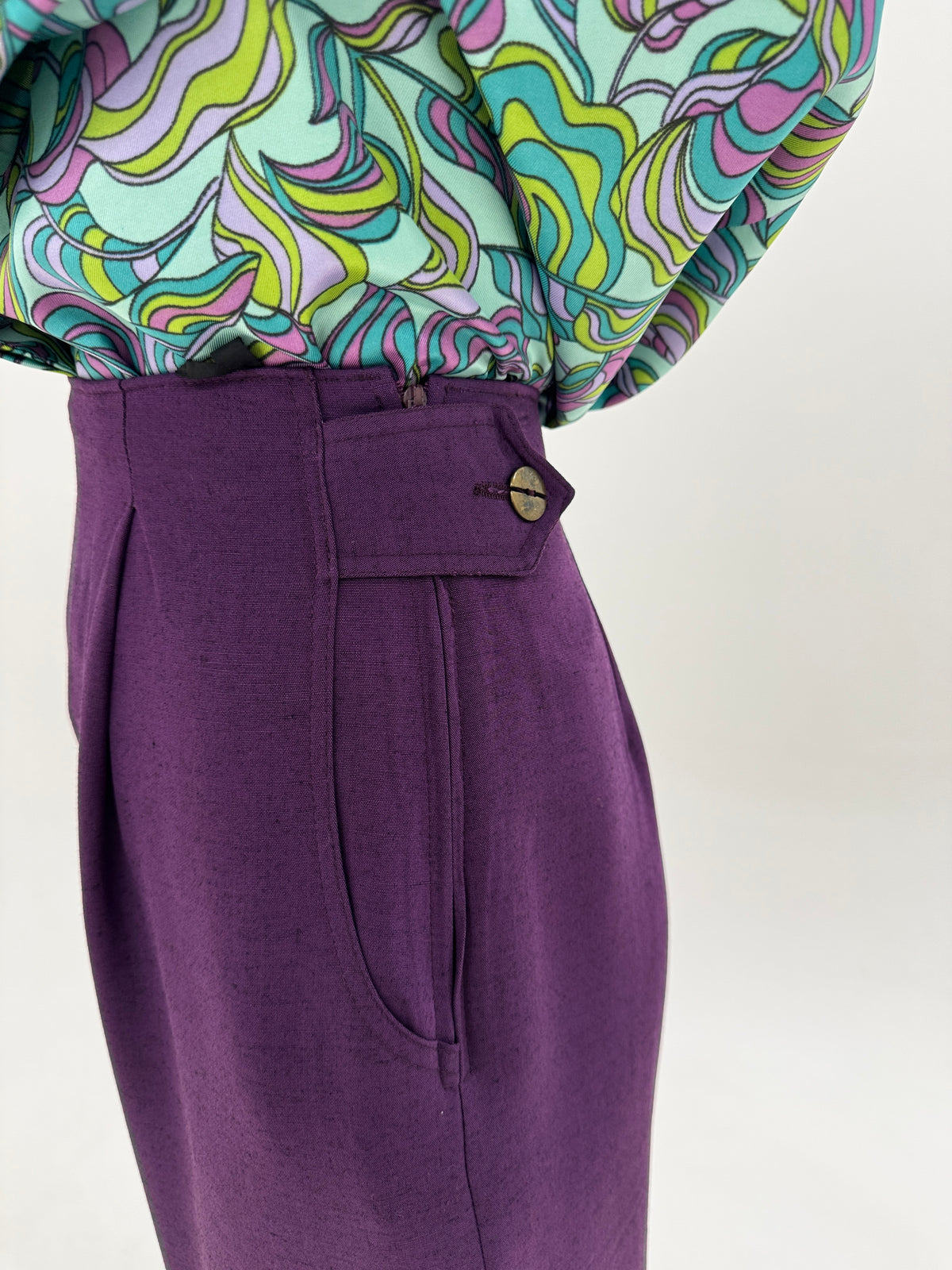 Pantaloni vintage din lana extrafina subțire în croi ultra chic cu solduri generoase