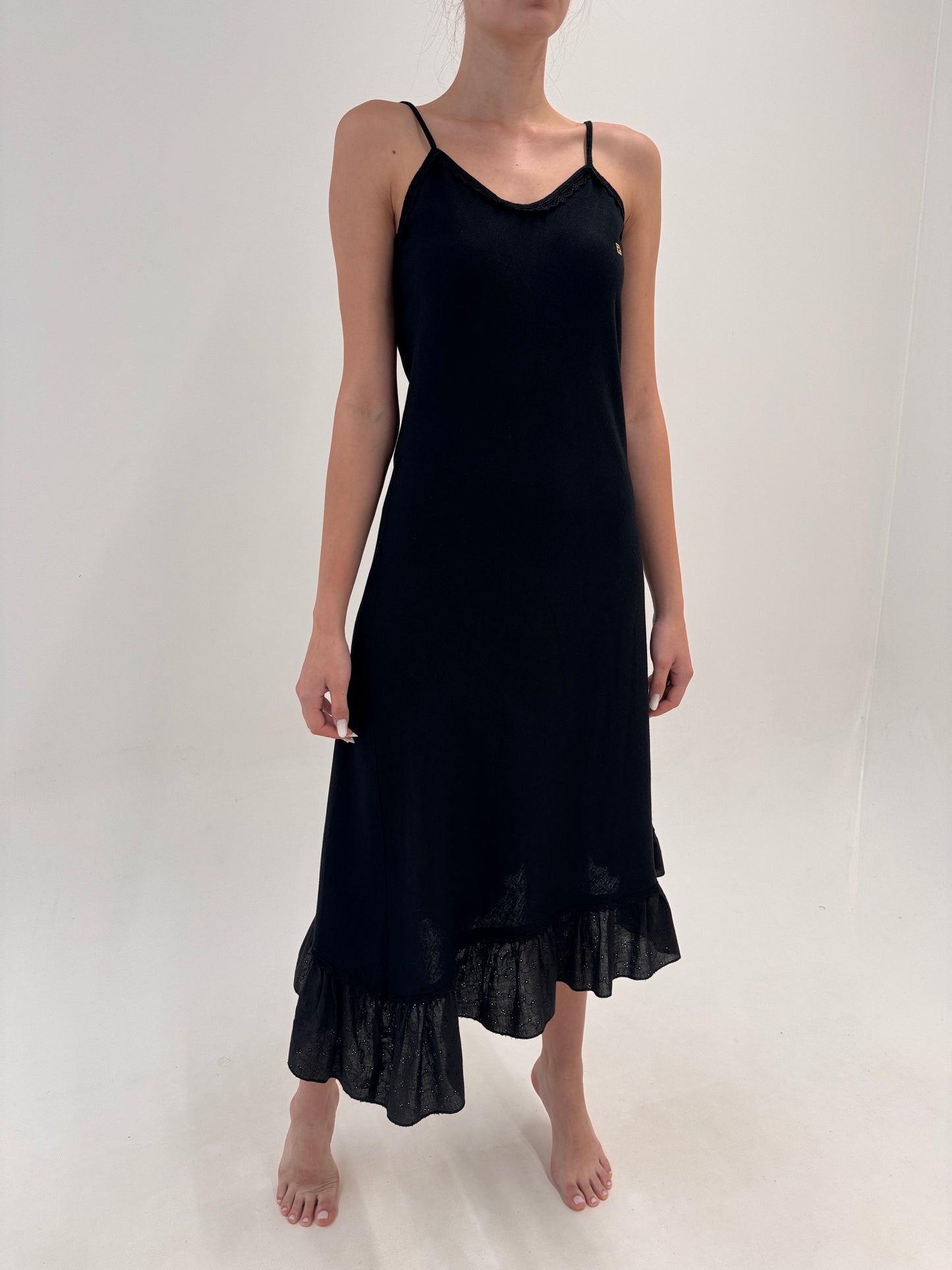 LBD maxi Fendi din pânză de in în croi minimalist cu volan supradimensionat