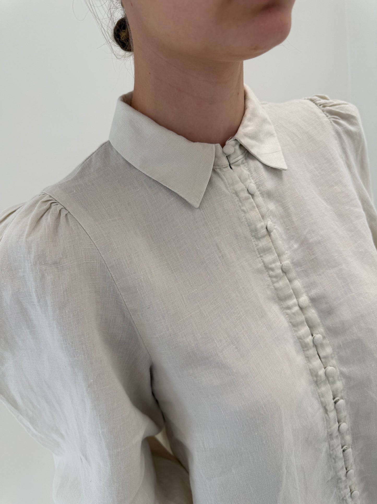 Cămașa vintage light nude din pânză de in excepționala cu mâneci bufante