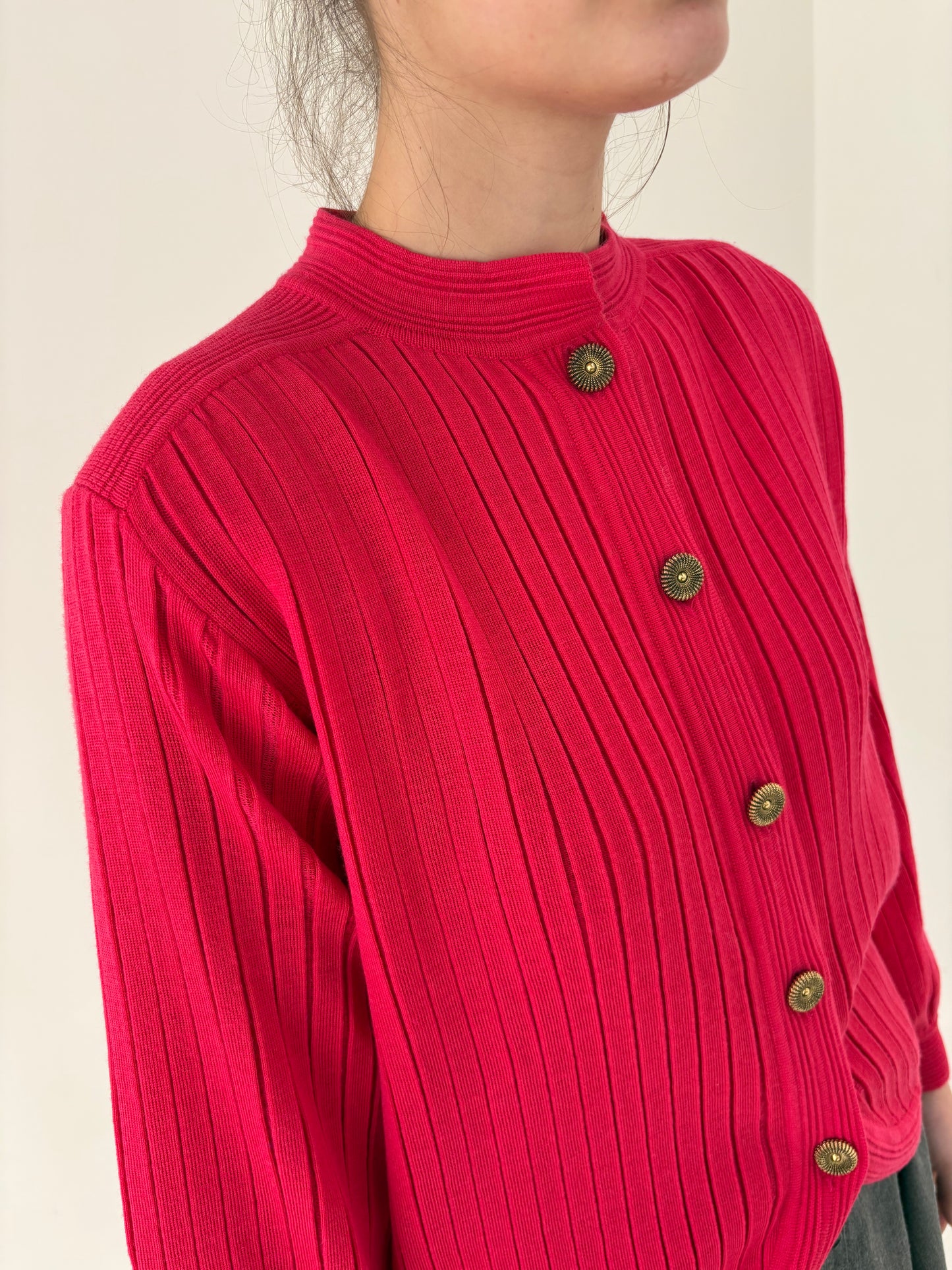 Jacheta vintage electric pink din lana merino extrafina cu tiv rotunjit și manșete înalte