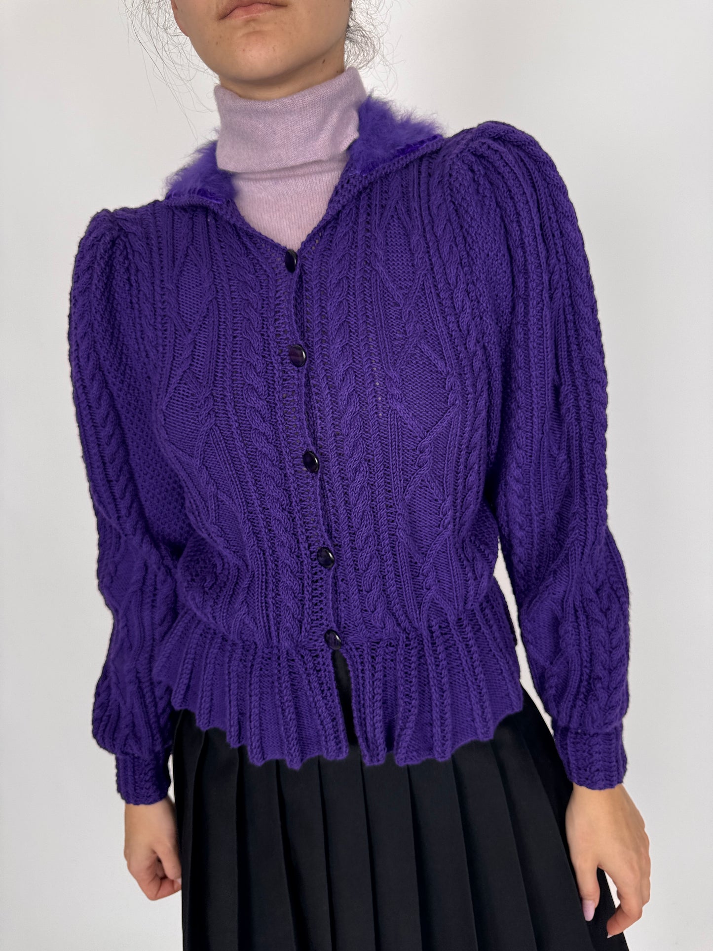 Cardigan vintage bijuterie indigo violet din lana plină extrafina