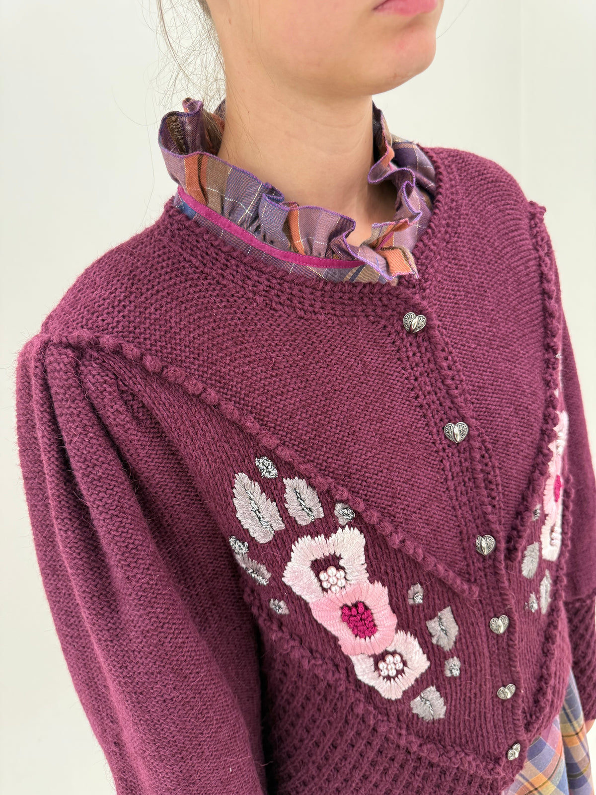 Cardigan vintage tip jachetă cu broderie superbă din lana extrafina plină