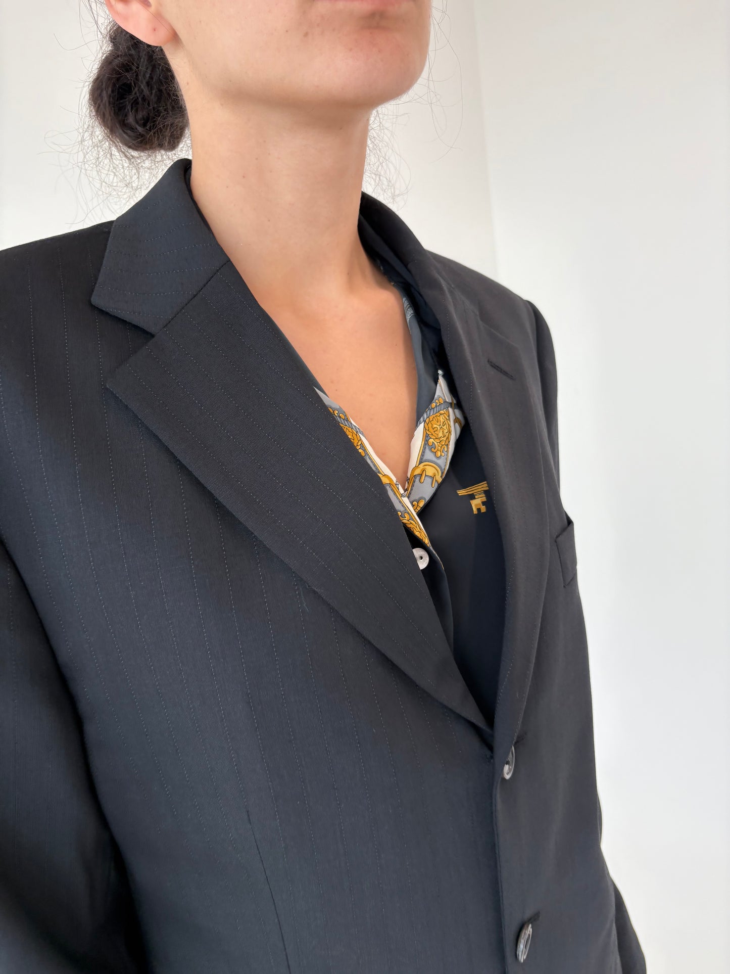 Sacou negru Hugo Boss în croi actual din lana extrafina