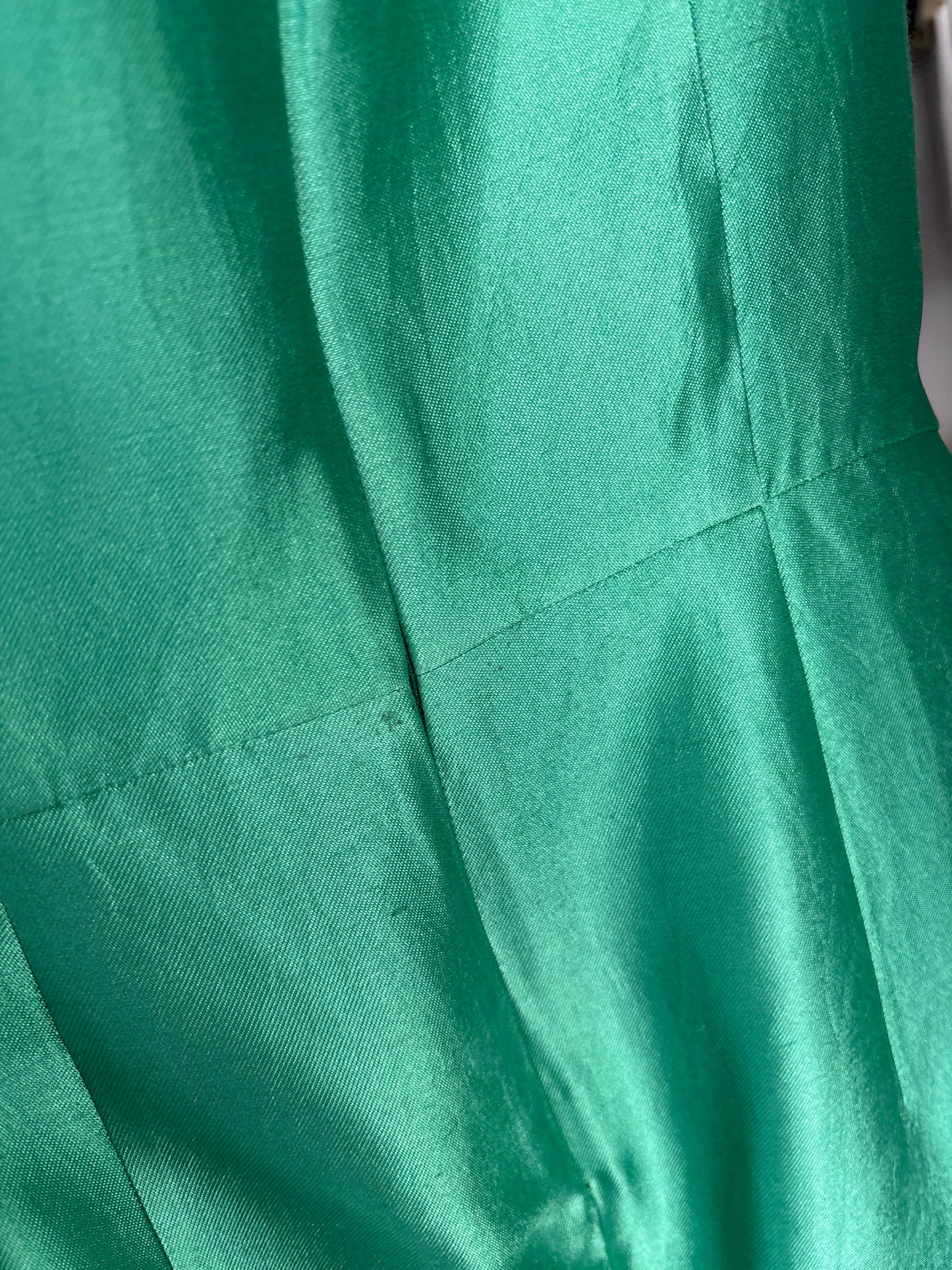 Rochie Max Mara de la business la cocktail din mătase naturală plină cu curea din piele