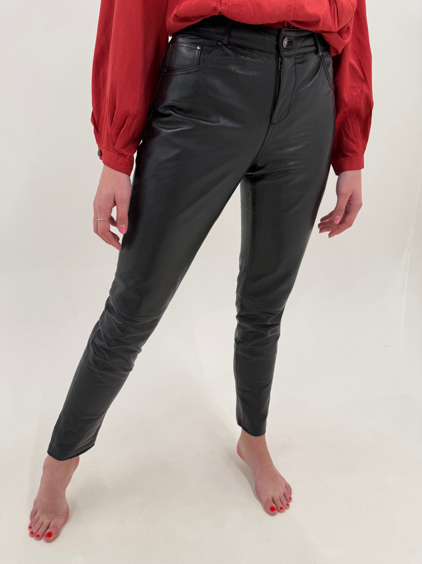 Pantaloni din piele naturală mănușă în croi pe picior super actual