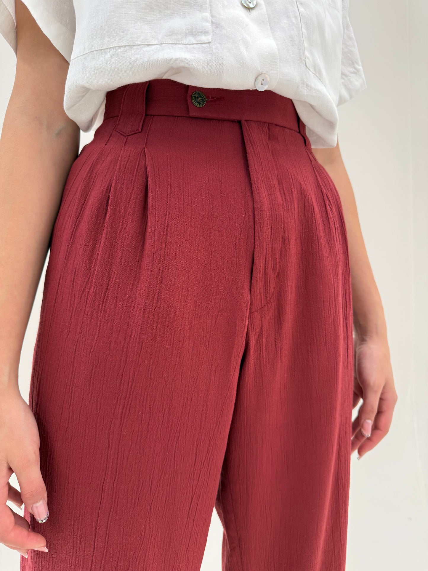 Pantaloni tall cu pense în nuanța superbă din pânză cu talie ultra înaltă