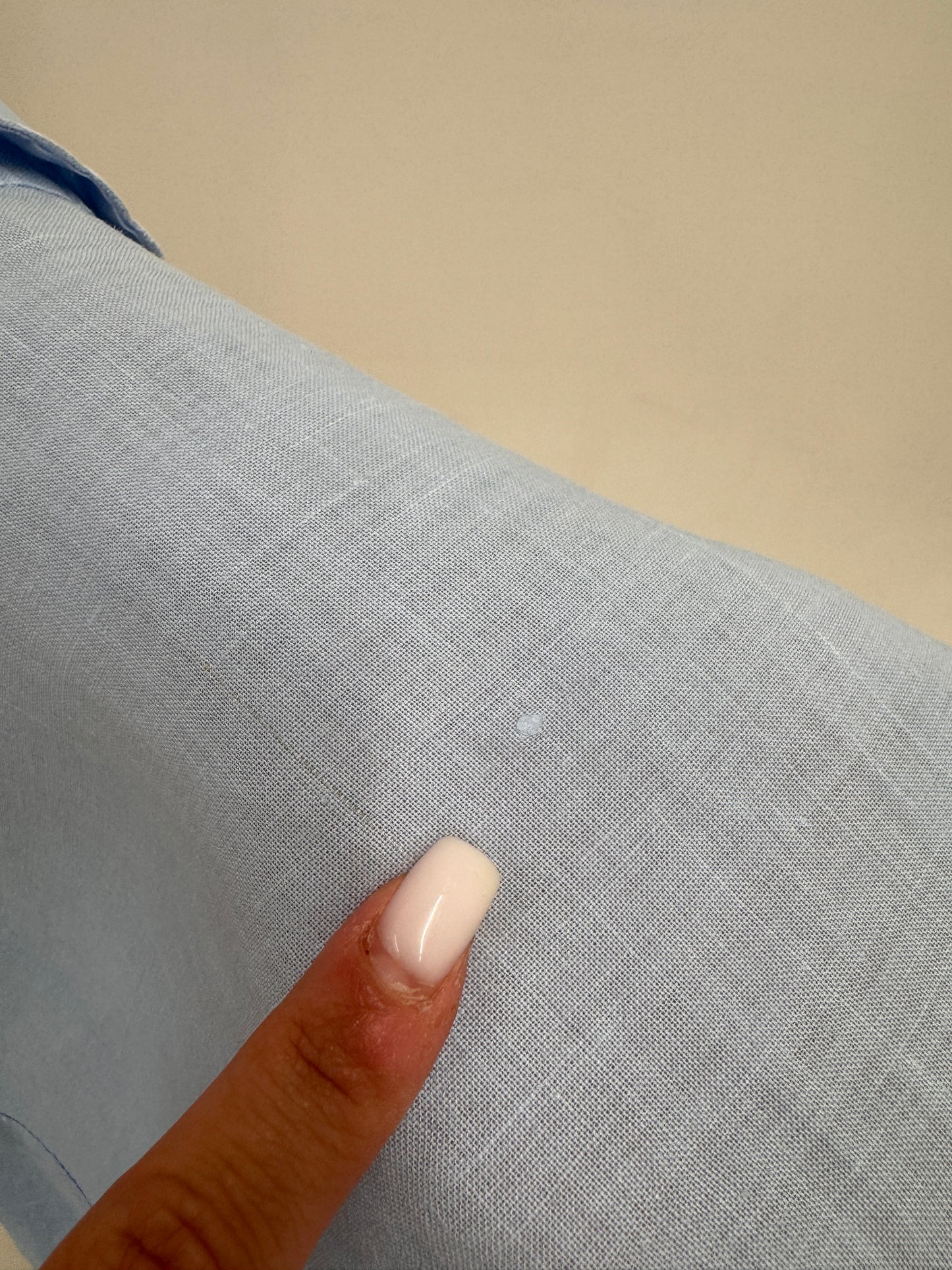 Cămașa bijuterie din in baby blue cu broderie manuală delicată
