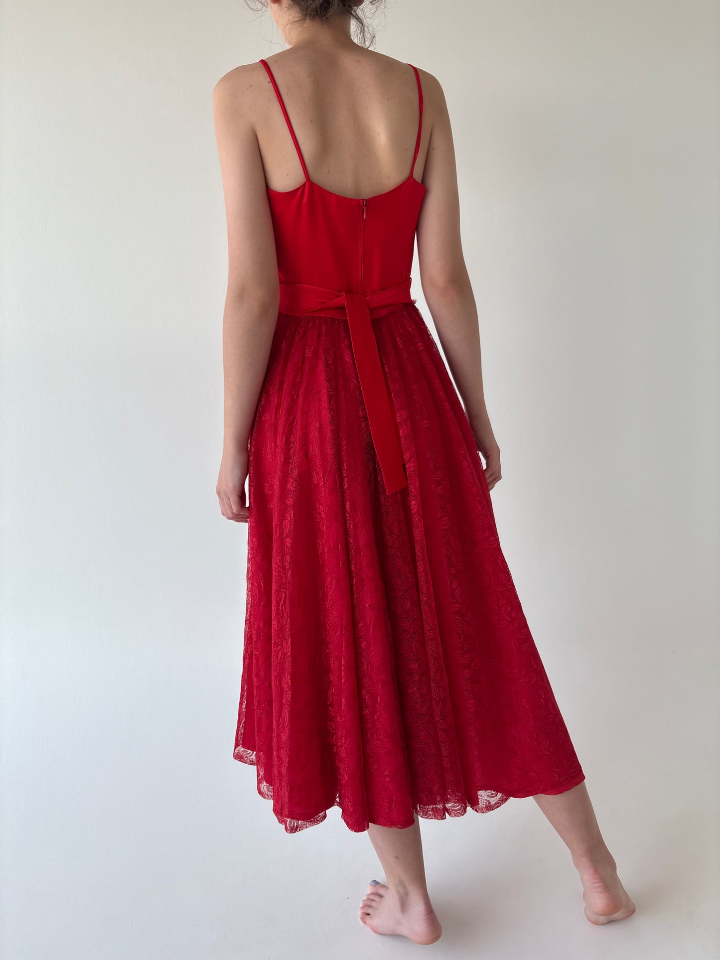 Rochie vintage super amplă cherry red în croi de ani 50