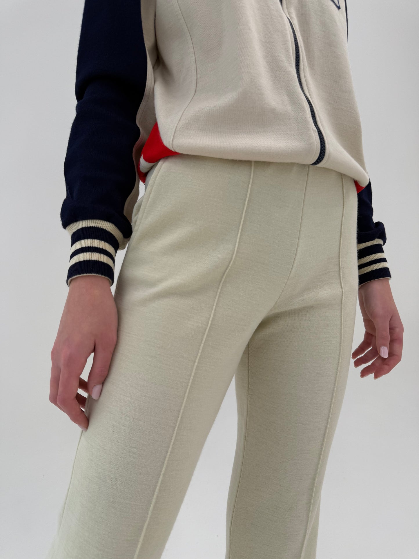 Trening old vintage din lana ani 80 târzii