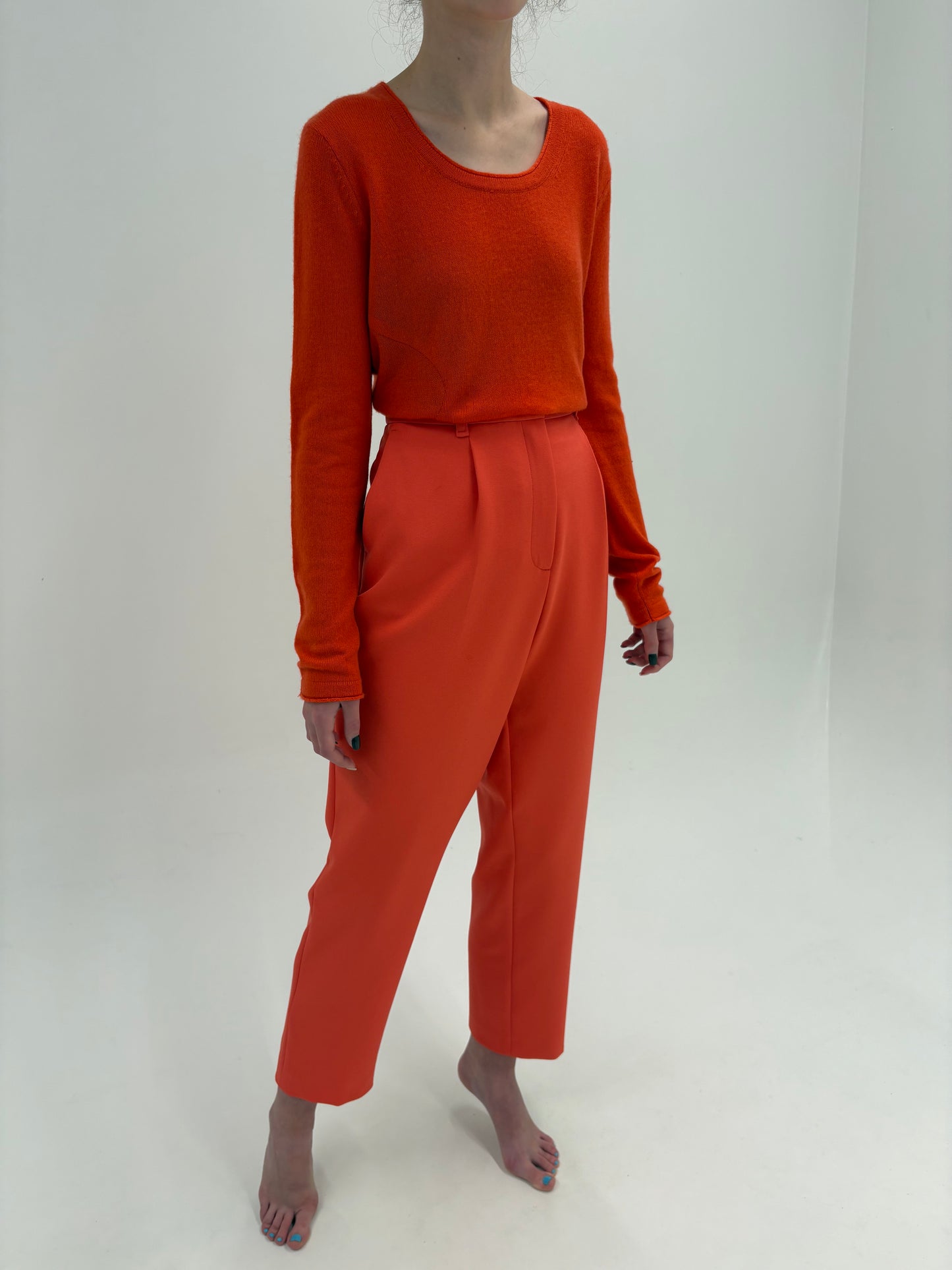 Pantaloni noi Marc Cain cu talie ultra înaltă și pense