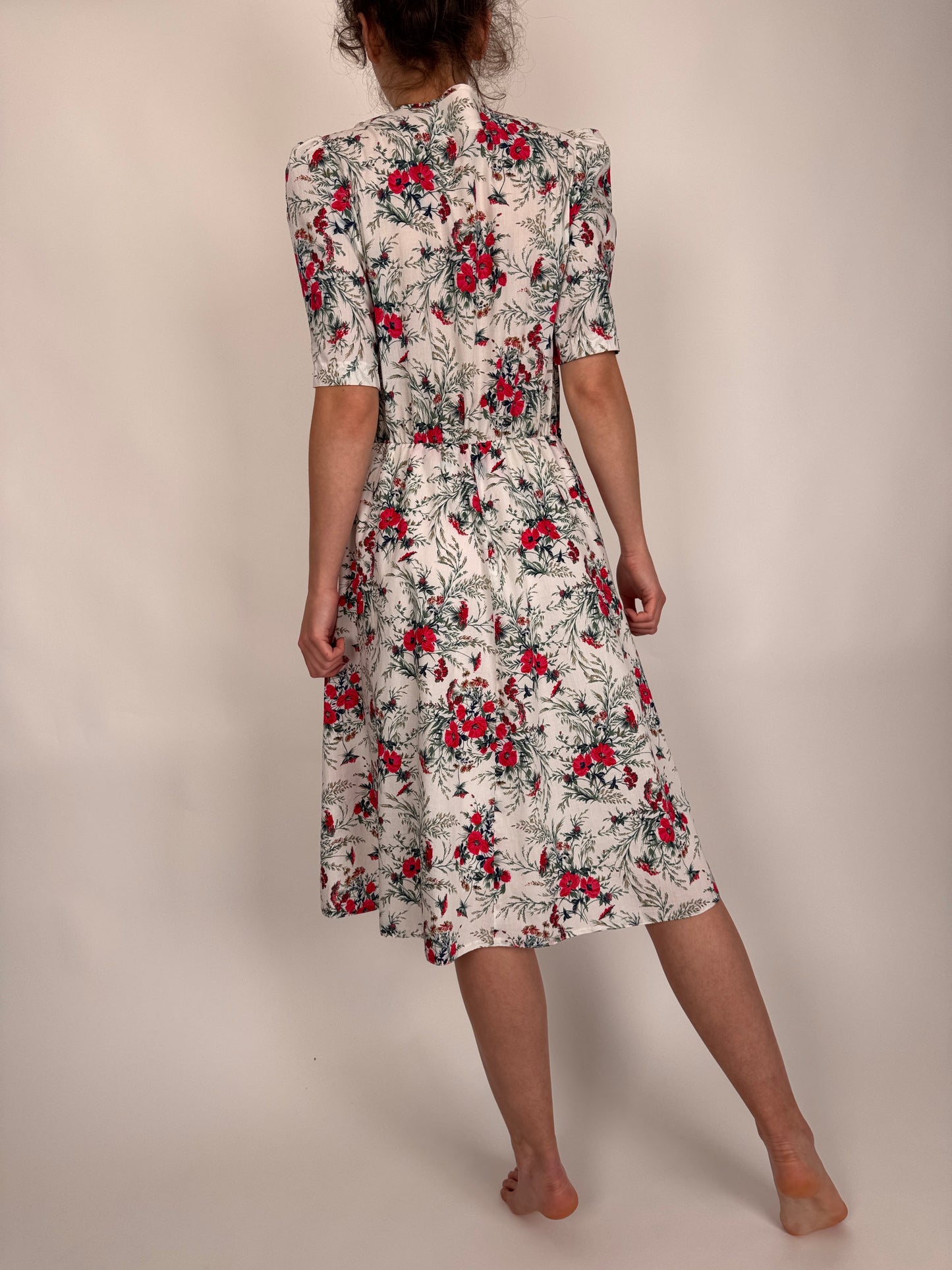 Rochie vintage cu print floral superb și talie marcată reglabilă