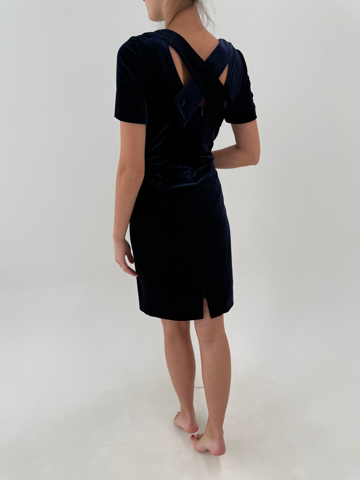 Rochie midnight blue din catifea excepțională modelatoare cu detalii chic la spate