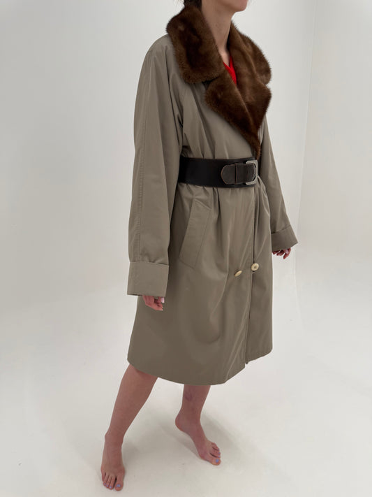 Trench luxury de iarnă cu interior din blană naturală și guler de nurcă