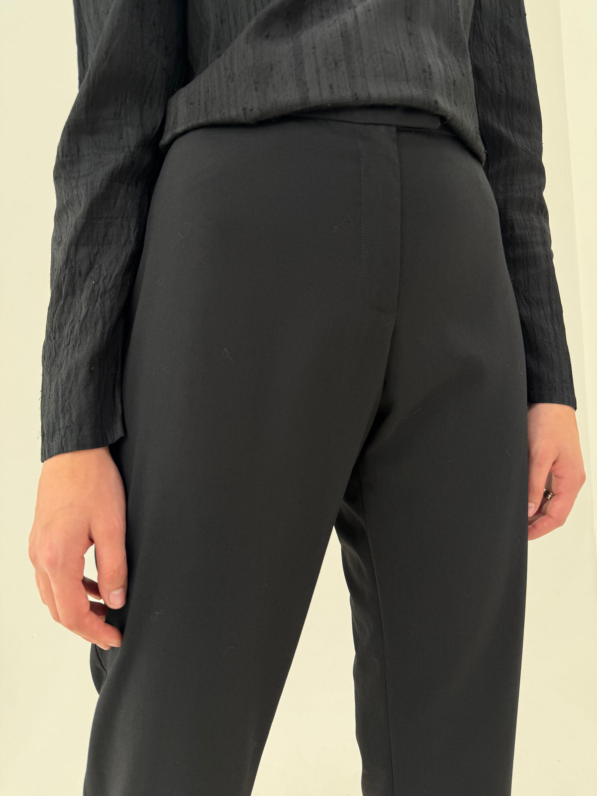 Pantaloni negri clasici gama Max Mara din stofita de lana ultra confort extrafina