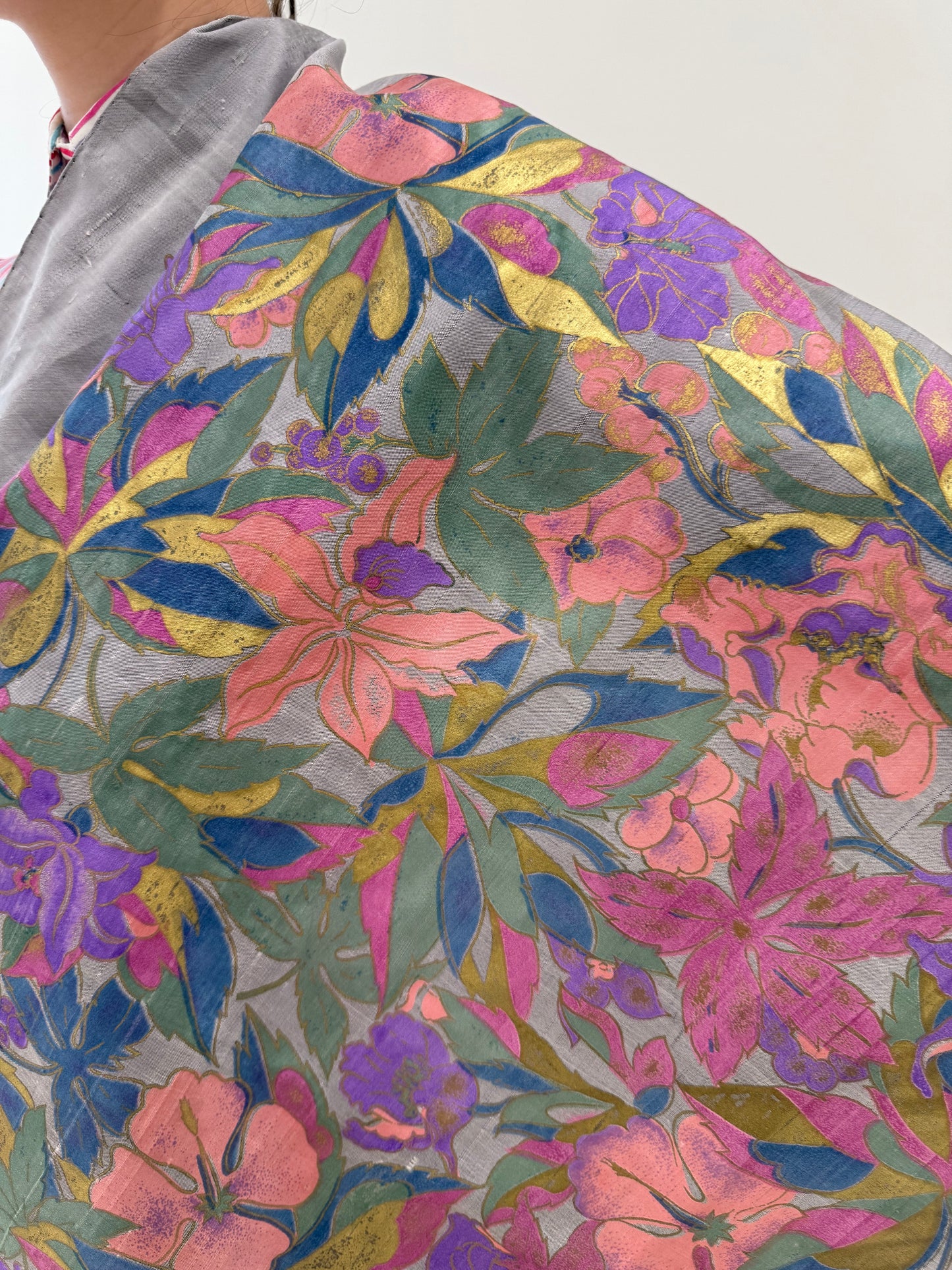 Eșarfă XXL din thai silk cu print superb