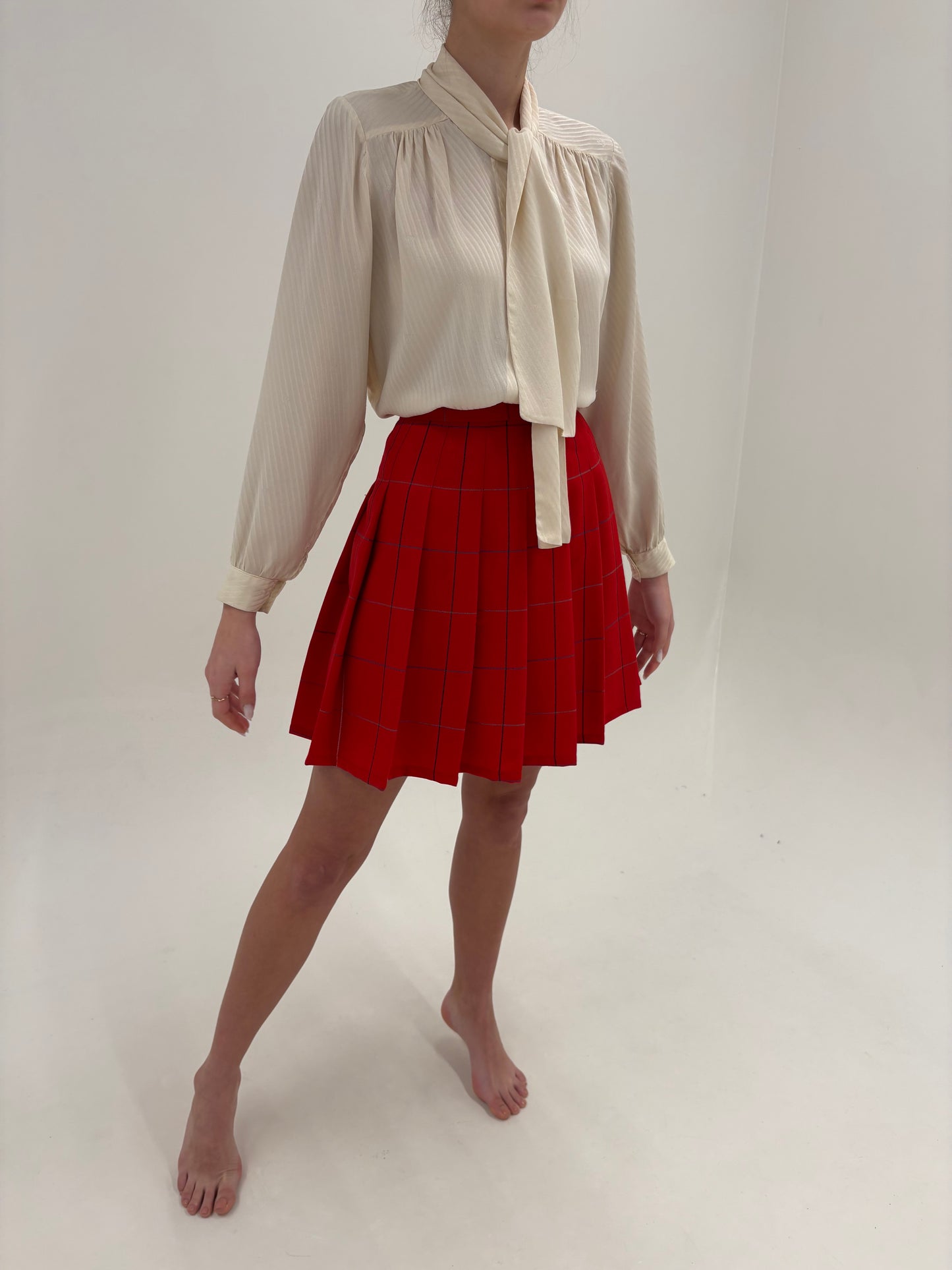 Fustă plisată cherry red din lanita extrafina de primăvară