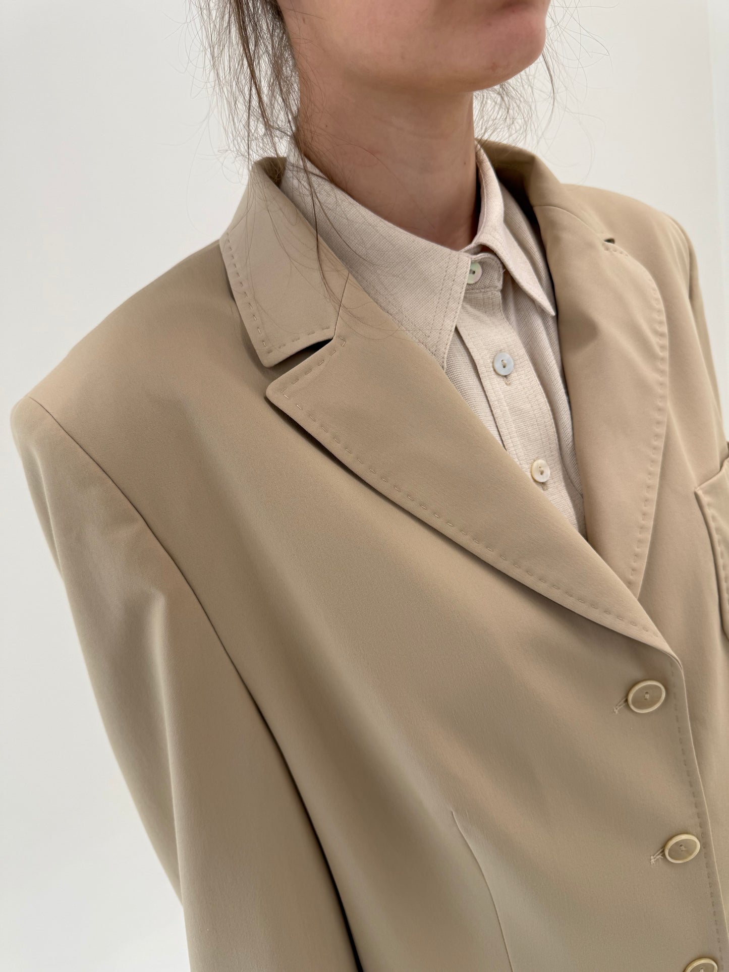 Sacou camel de brand luxury Delmod petite din stofita de sezon cald